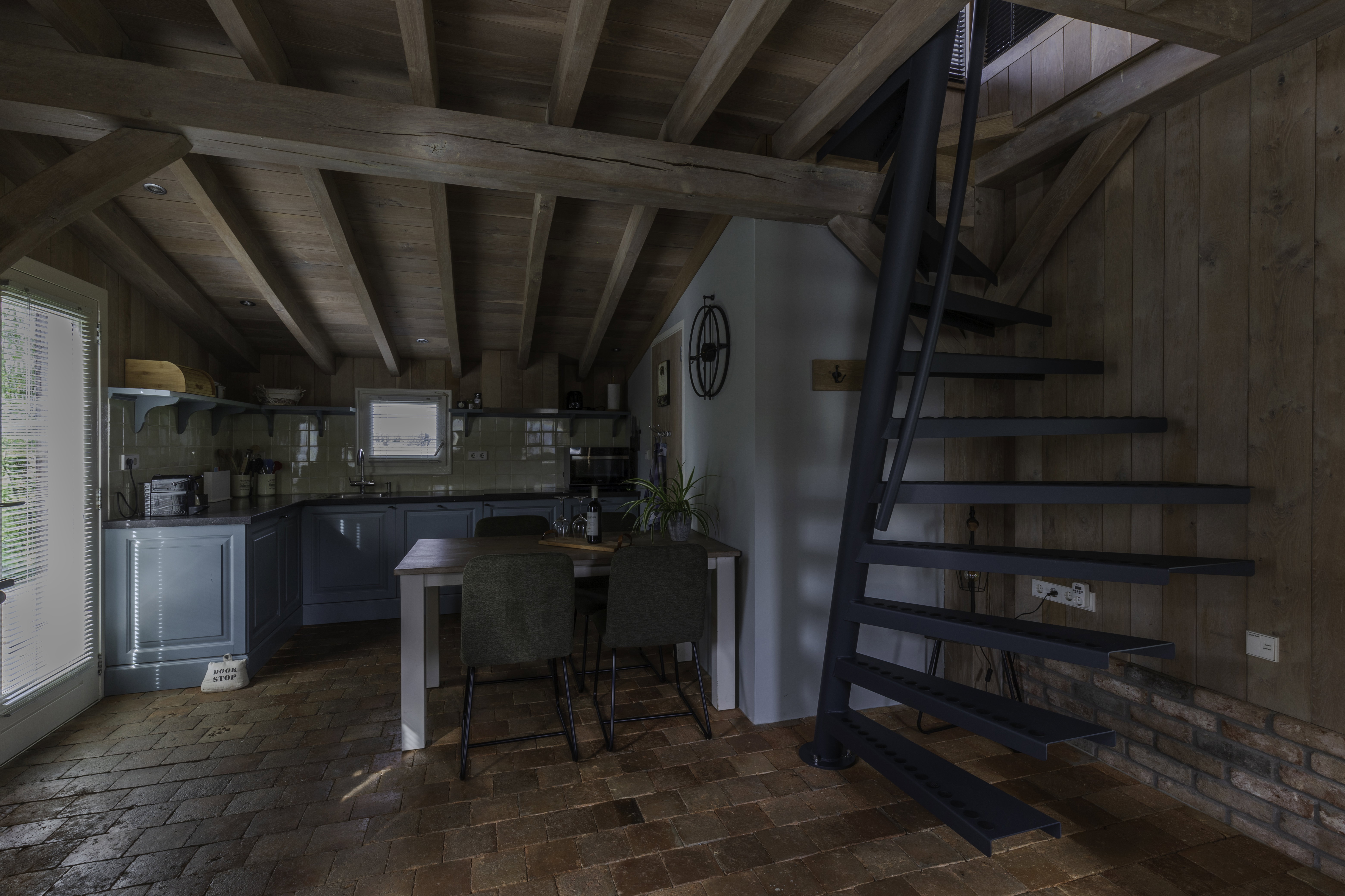 - image: 16