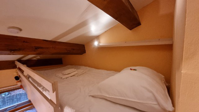 - image: 23