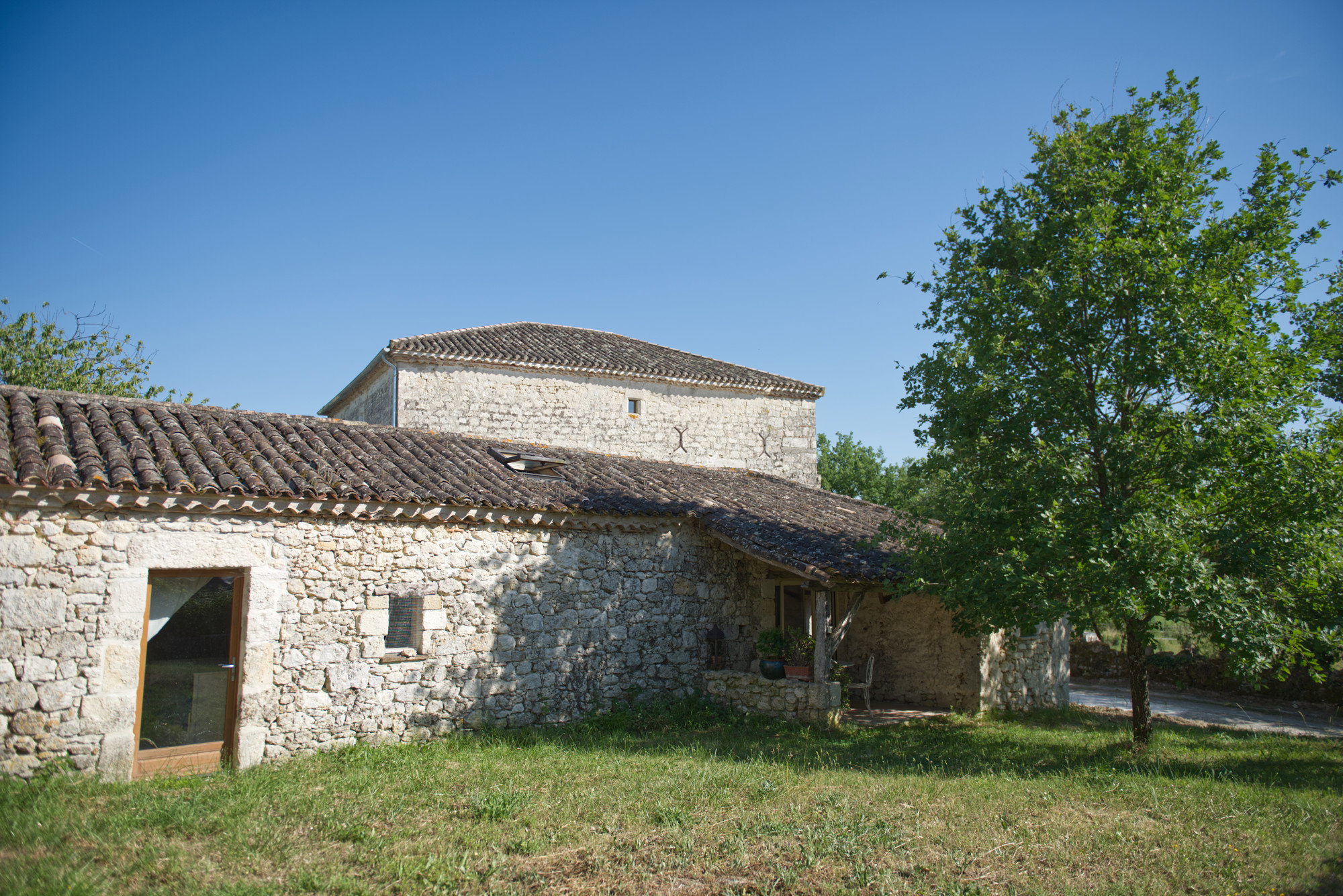- image: 16