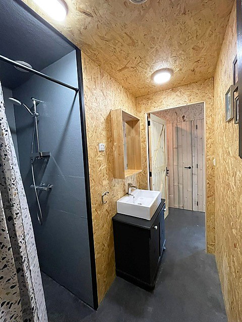 - image: 12