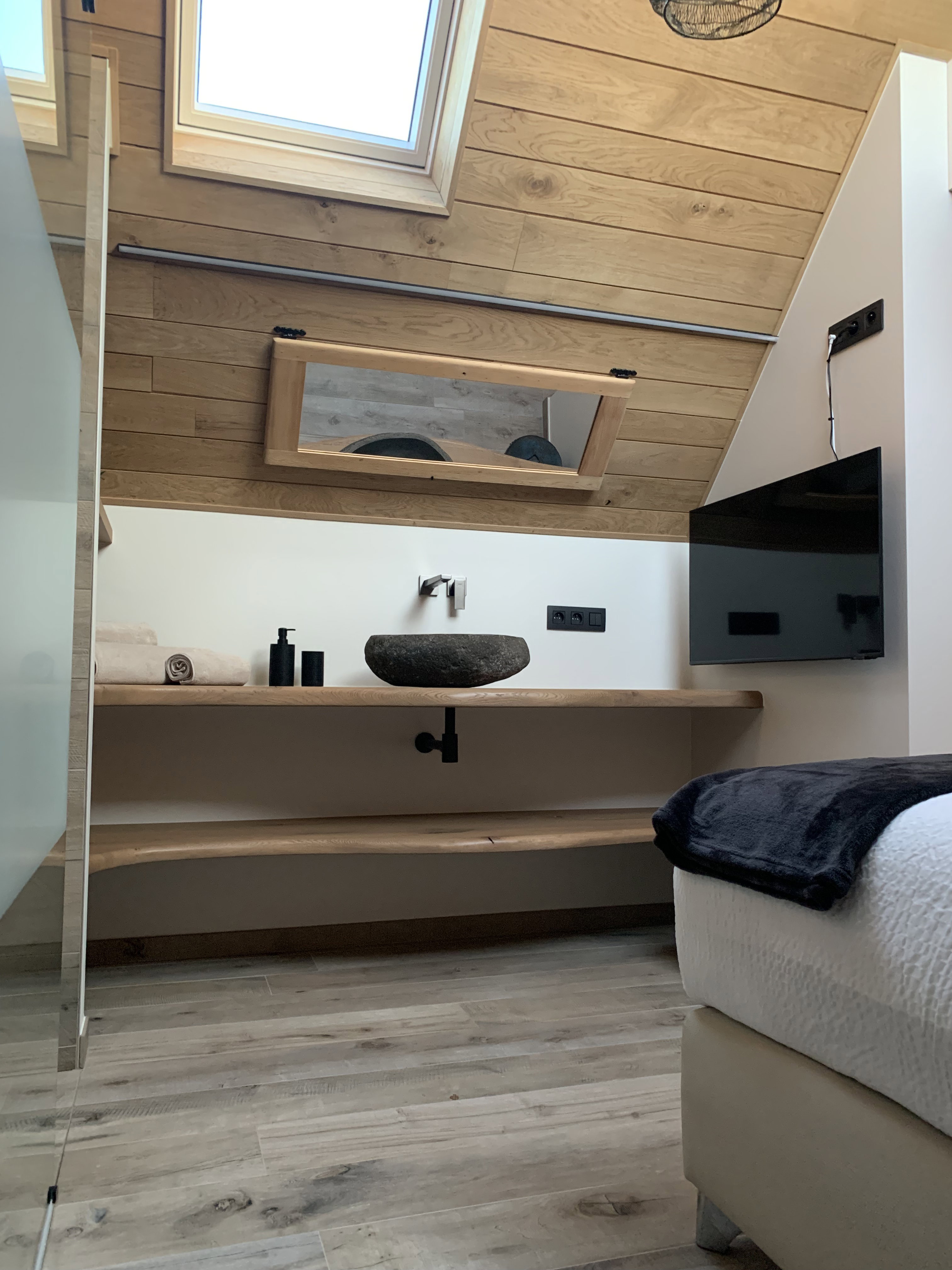 - image: 111