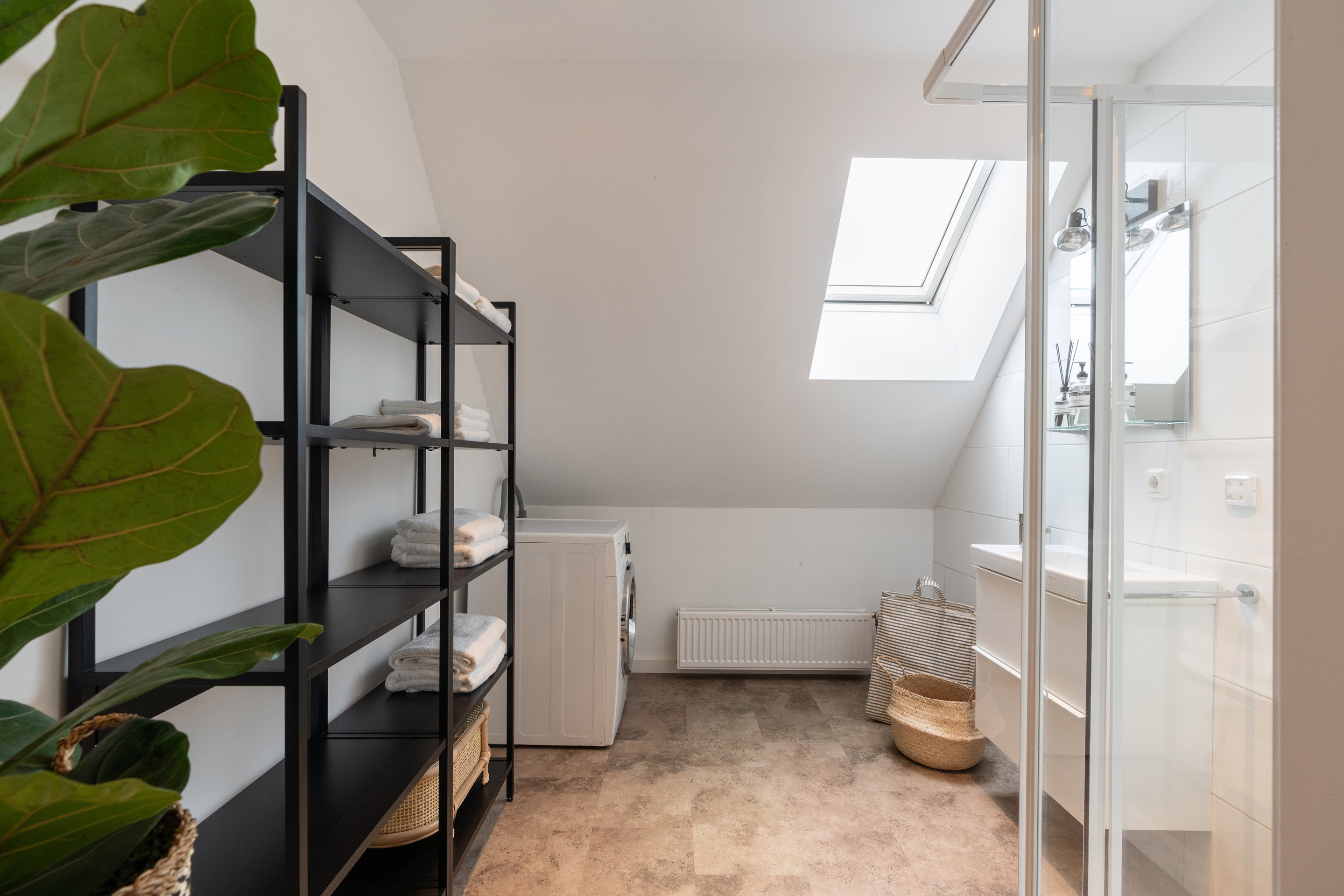 - image: 25