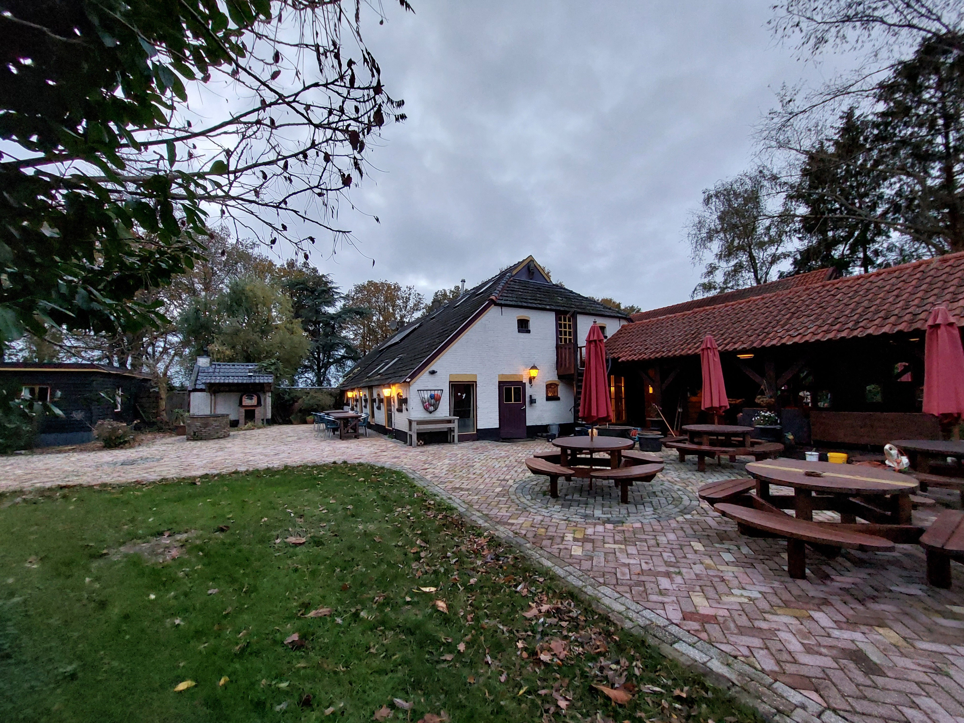 Naturhäuschen in Linde
