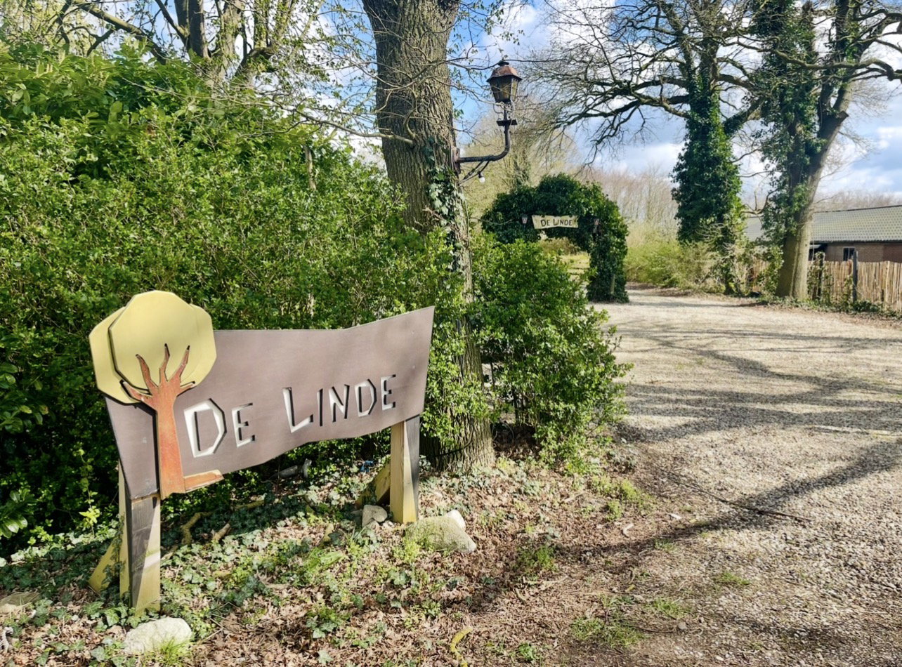 Naturhäuschen in Linde