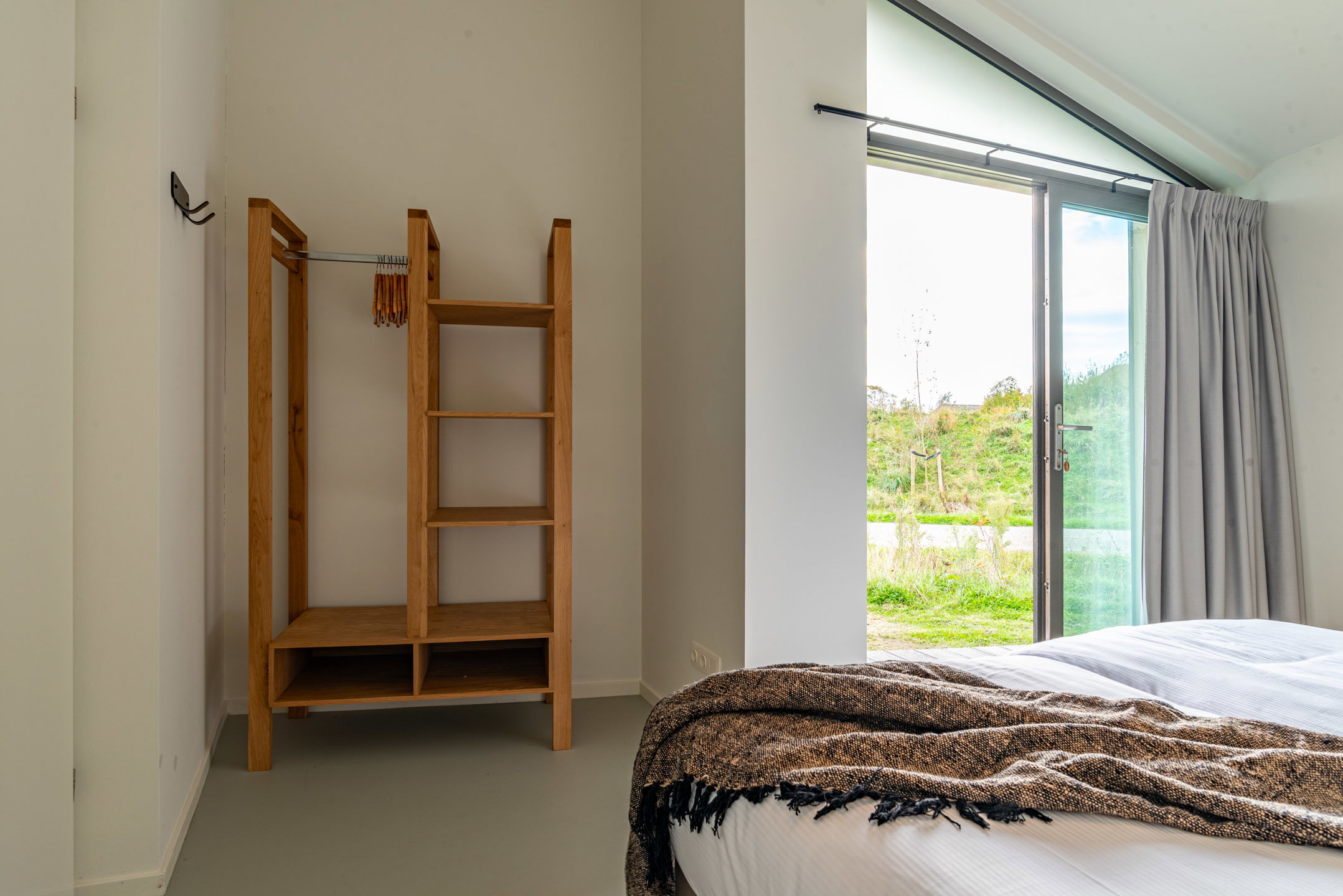 - image: 24