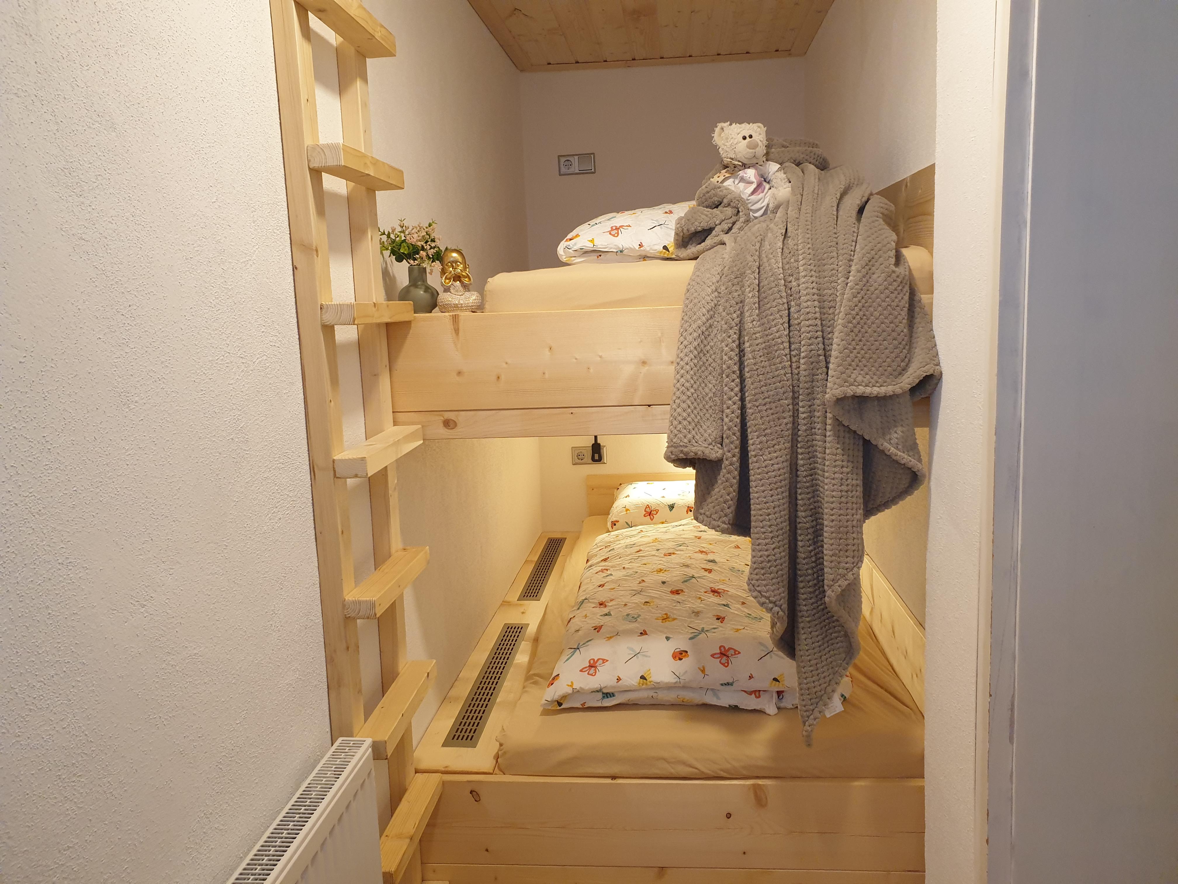 - image: 25