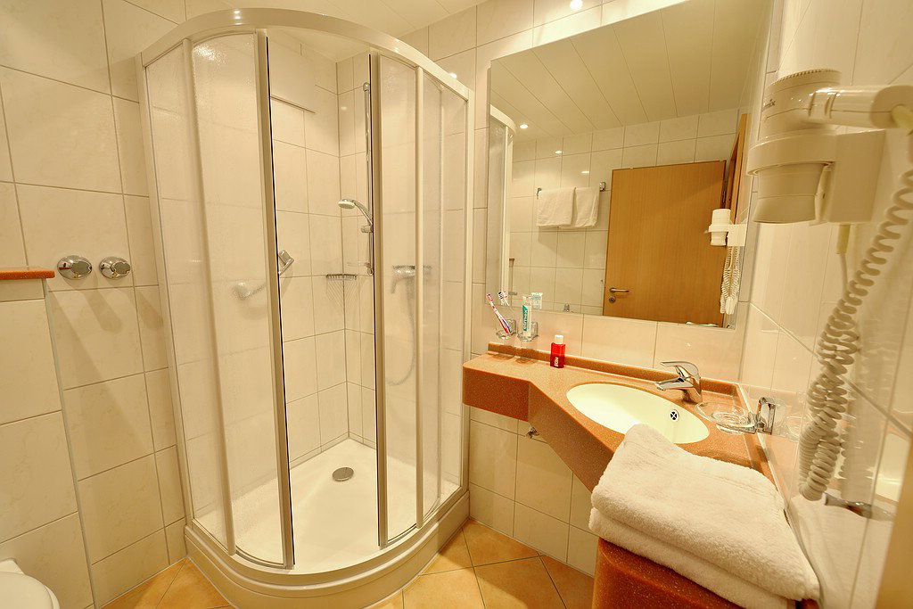 - image: 15