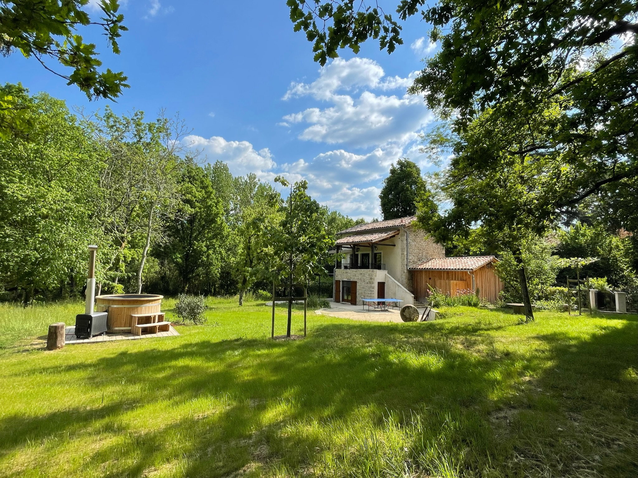 Naturhäuschen in Féneyrols