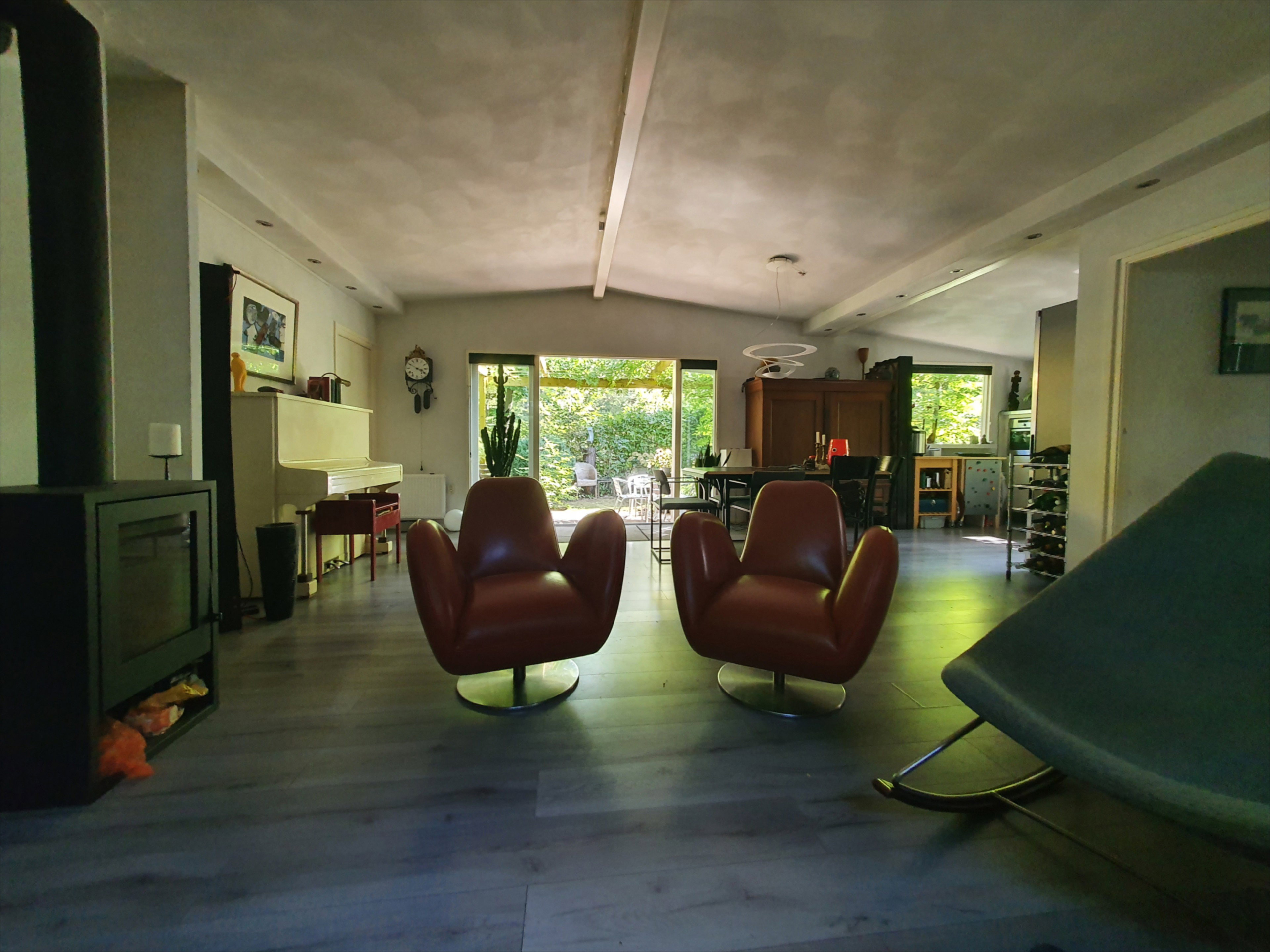 - image: 11