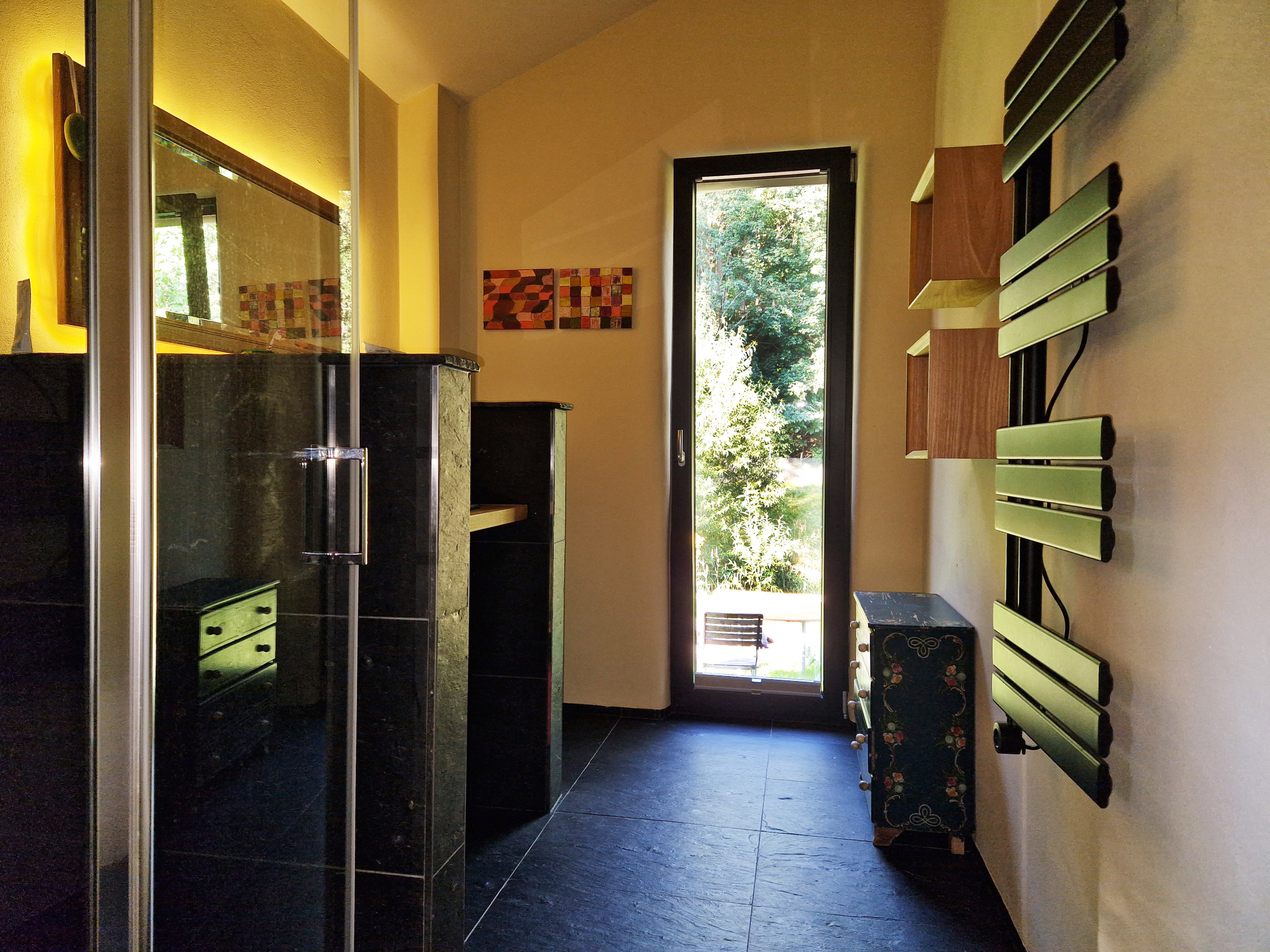 - image: 16
