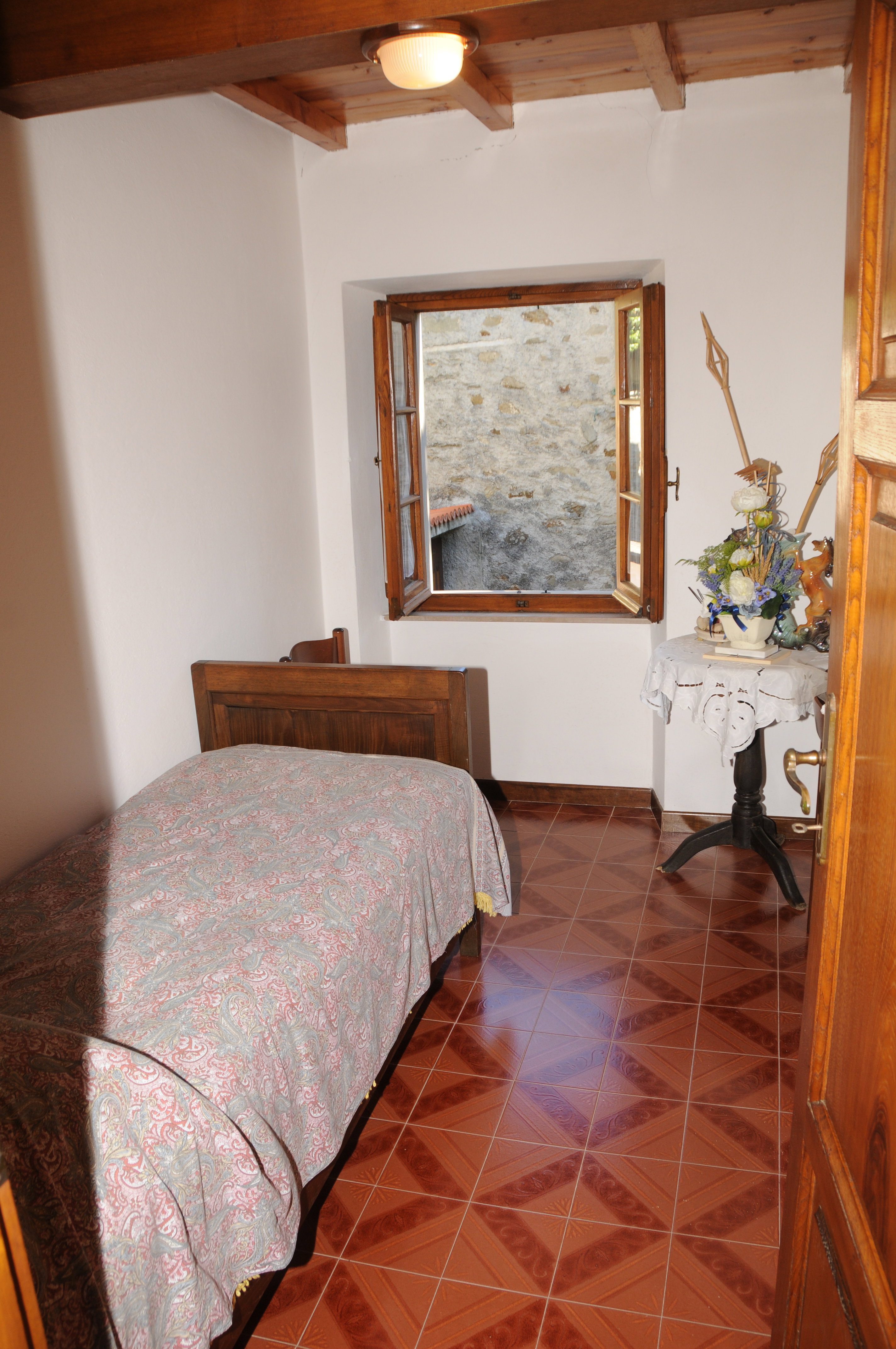 - image: 12