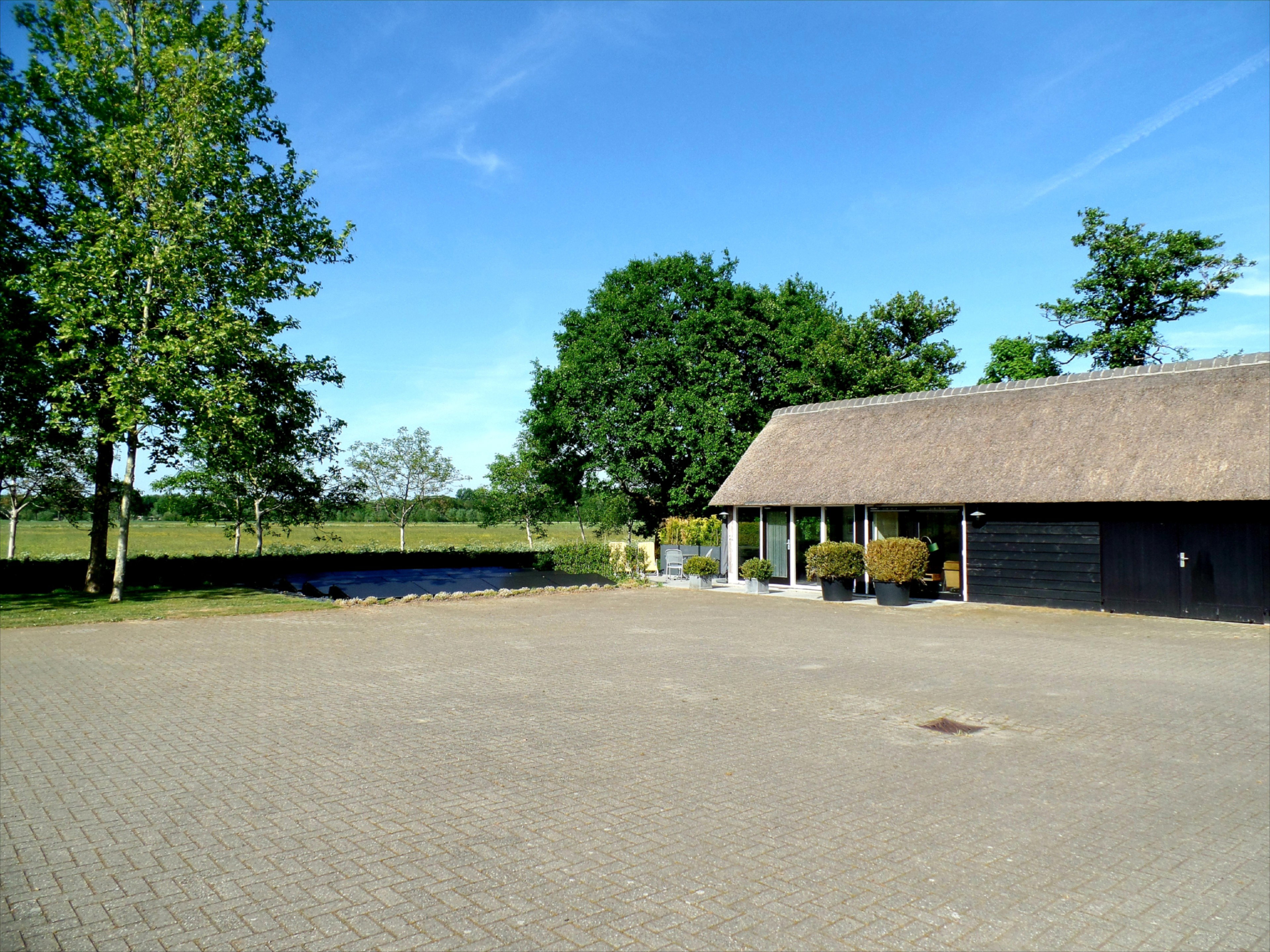 - image: 22