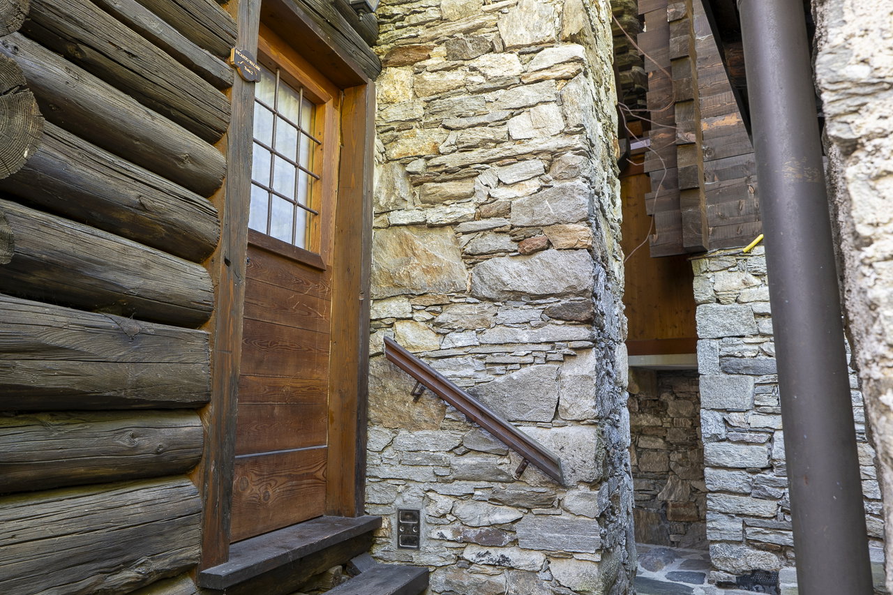 - image: 12