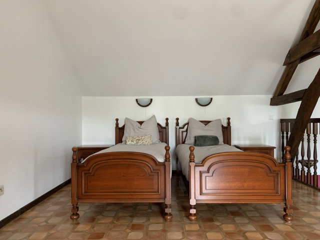 - image: 11