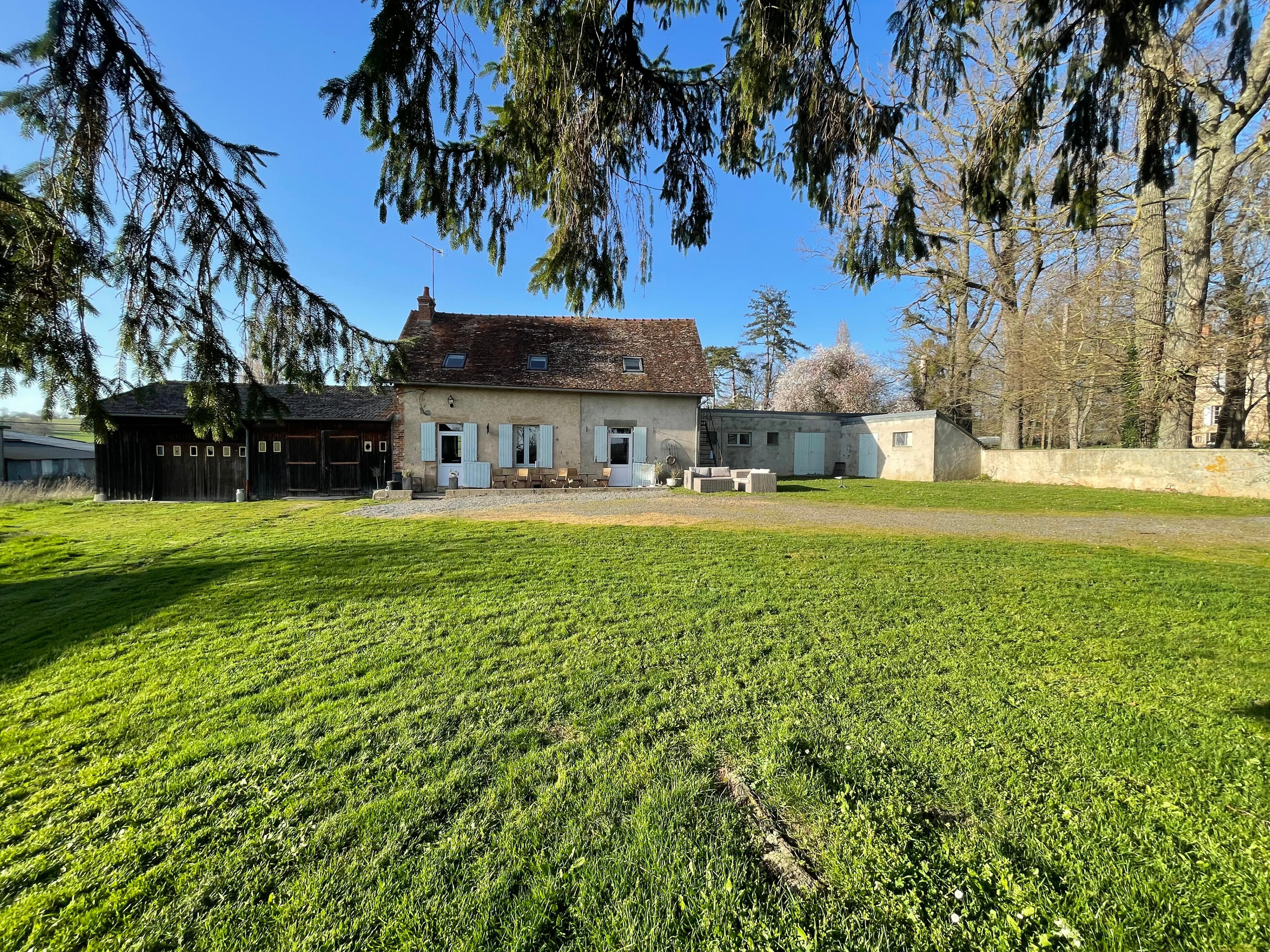 Nature house in Bourbon l'Archambault