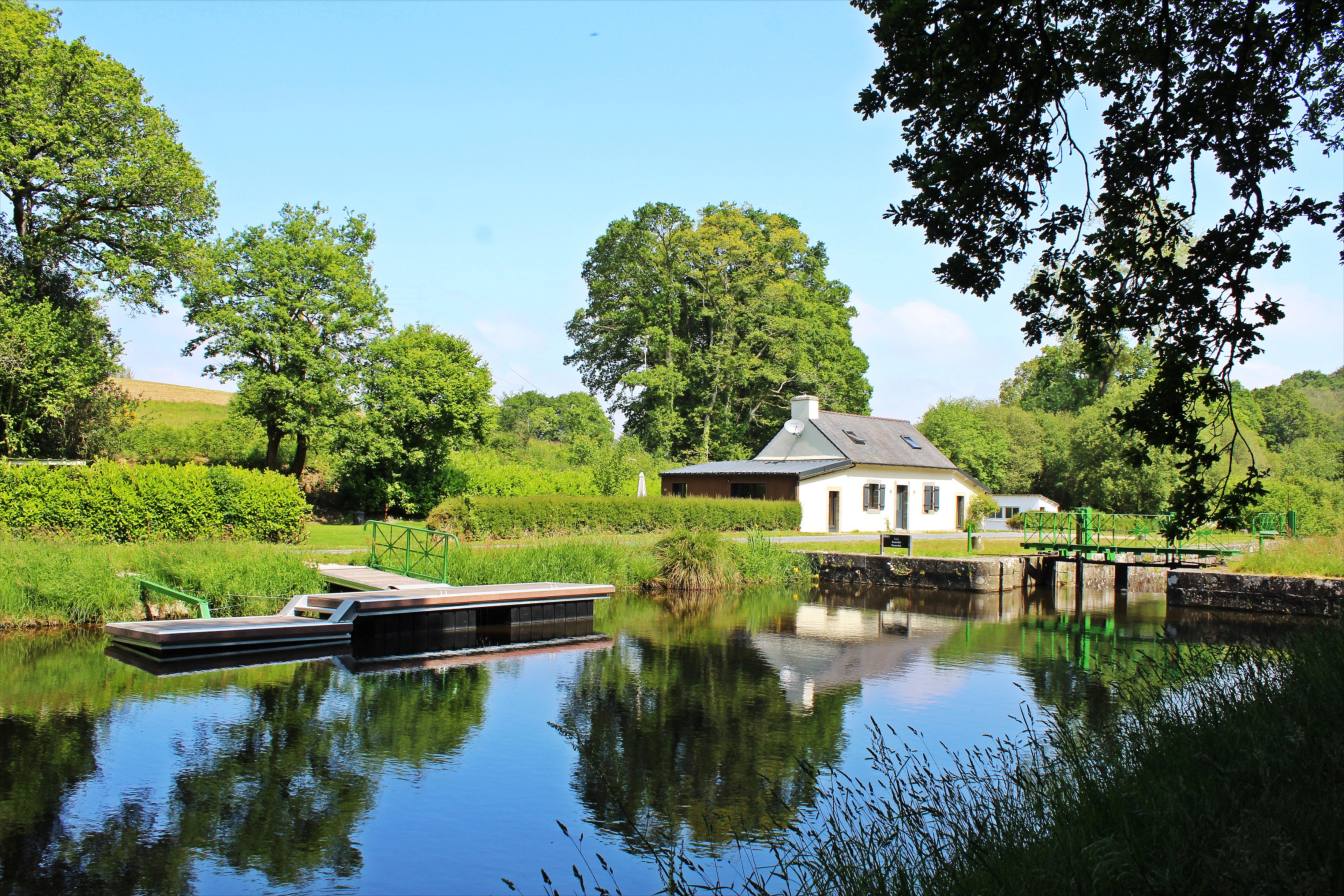 Naturhäuschen in Plouguernevel