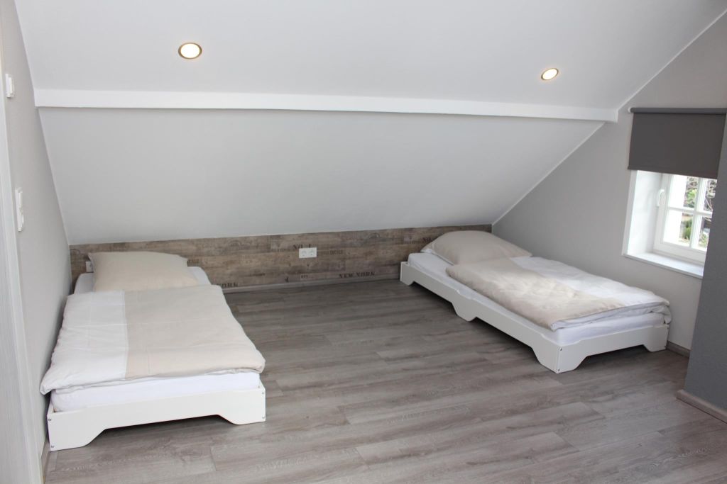 - image: 12