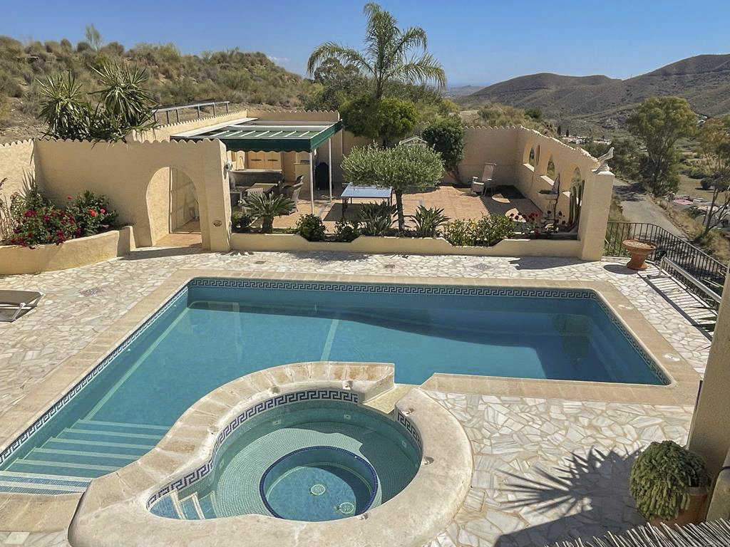 Casa nella natura a Turre