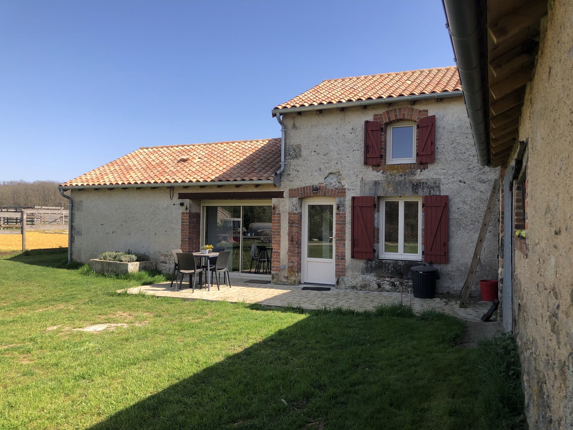 Casa nella natura a Lathus-Saint-Rémy