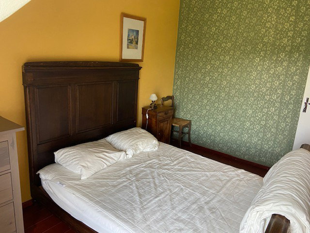 - image: 12