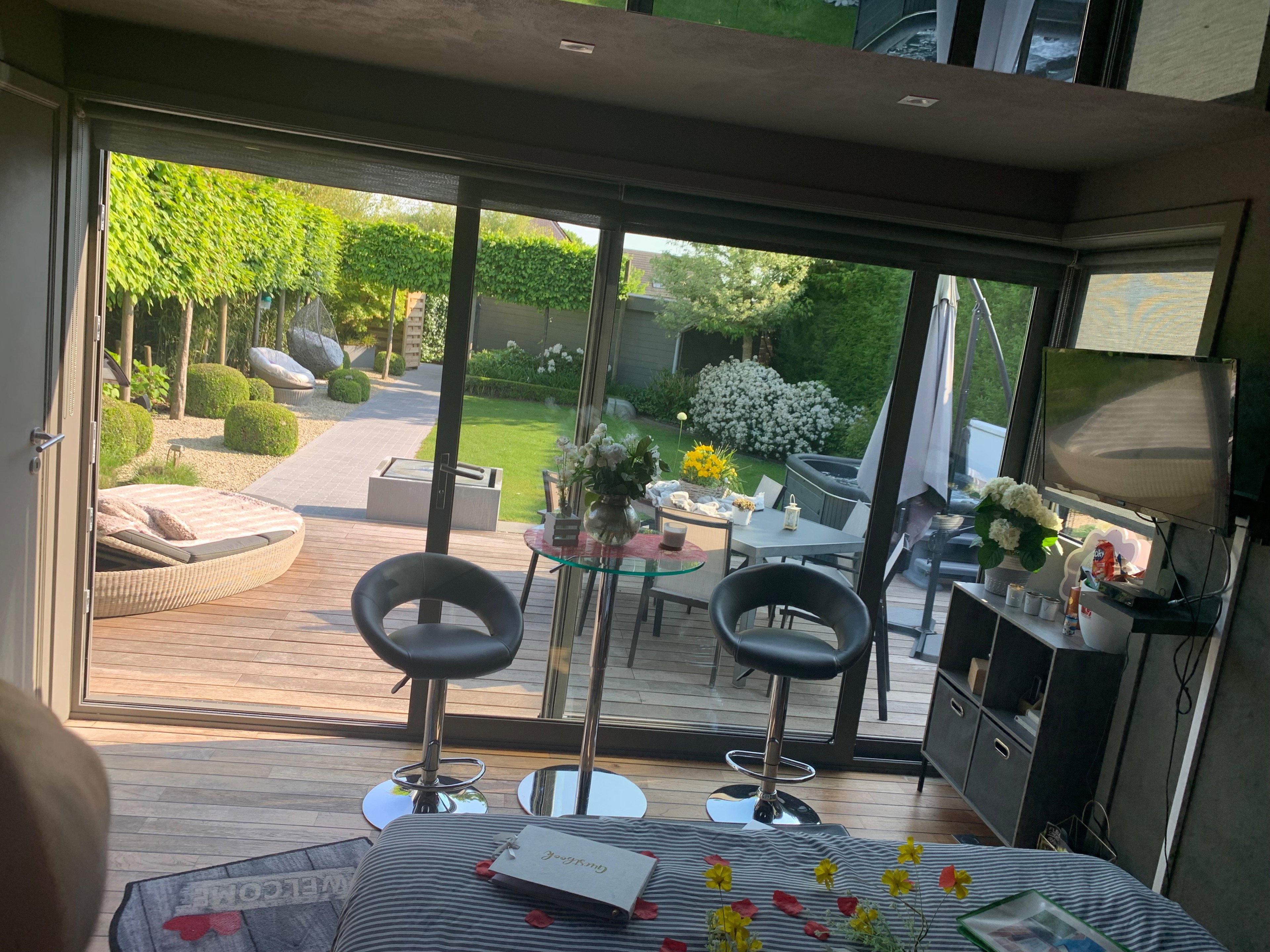 - image: 14