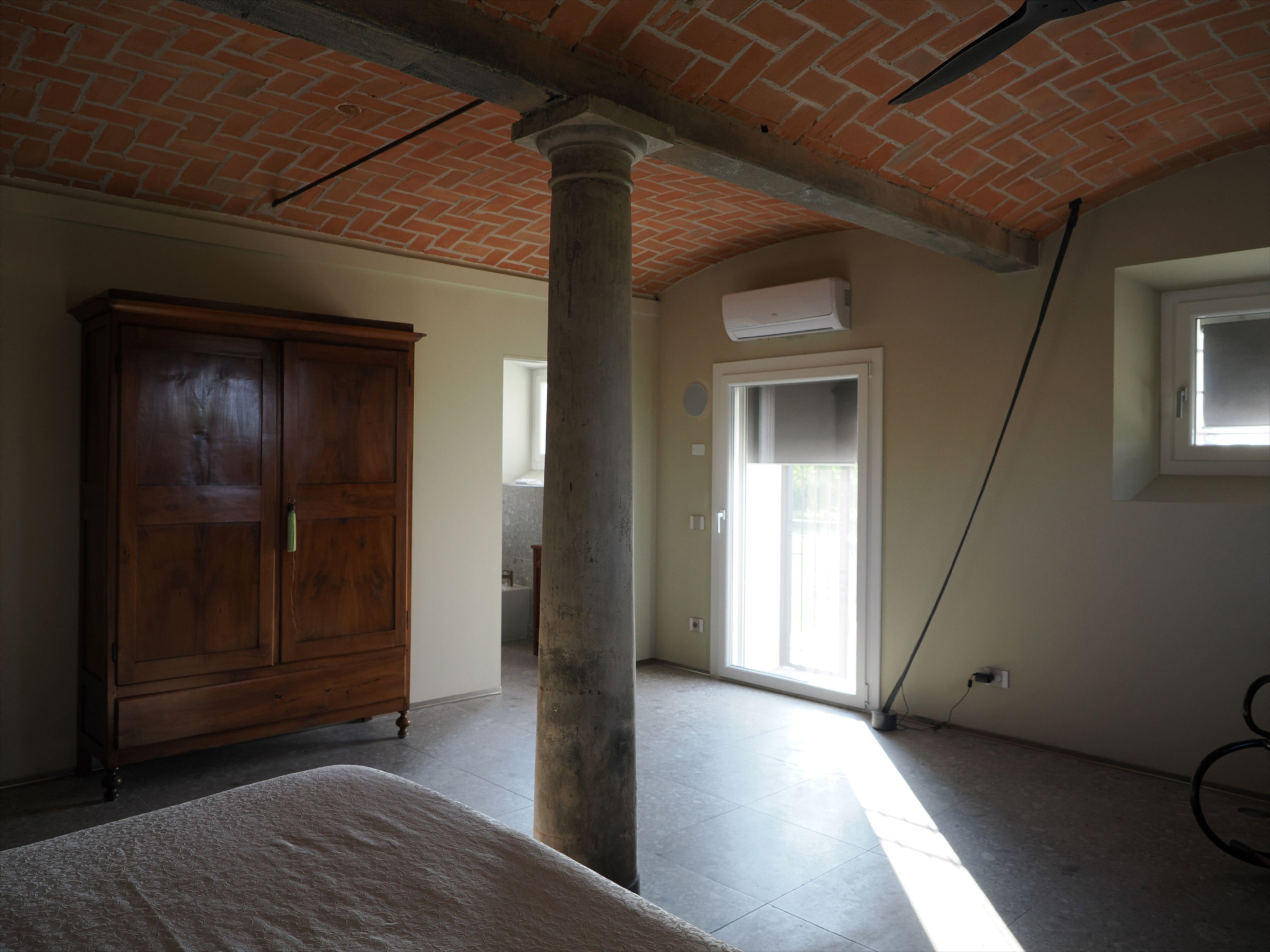 - image: 11