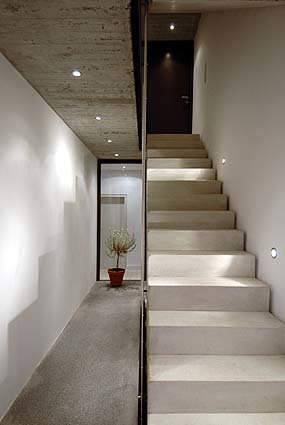 - image: 16