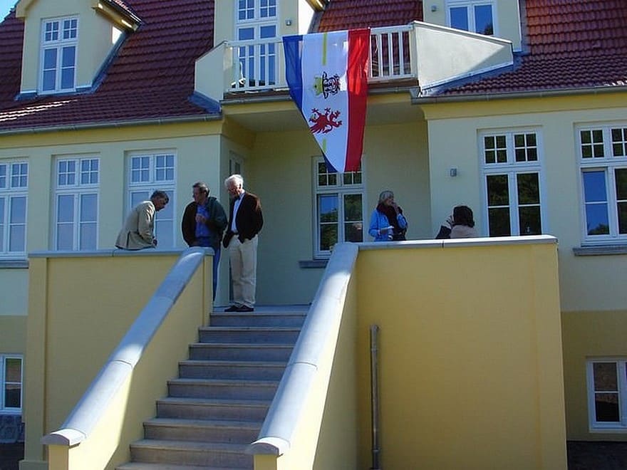 - image: 12