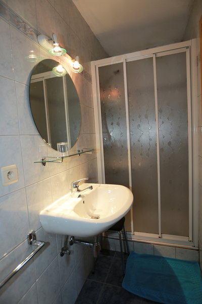 - image: 11