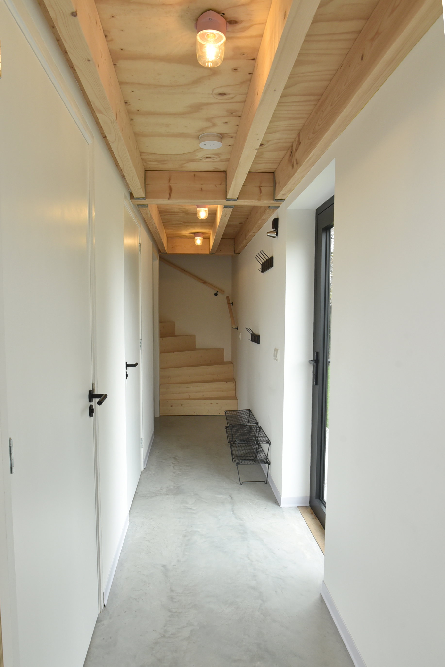 - image: 11