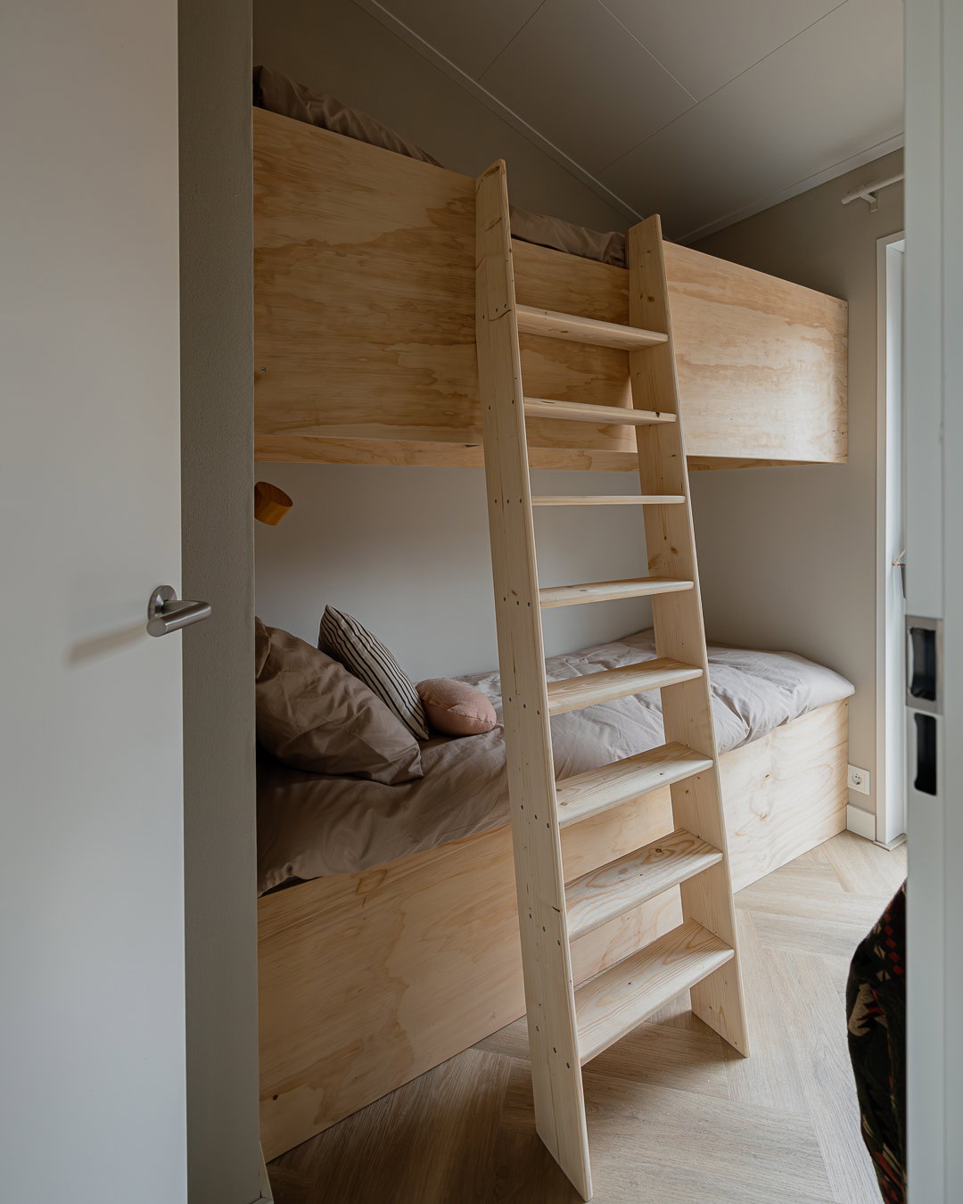 - image: 14