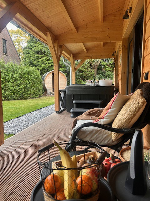 - image: 70