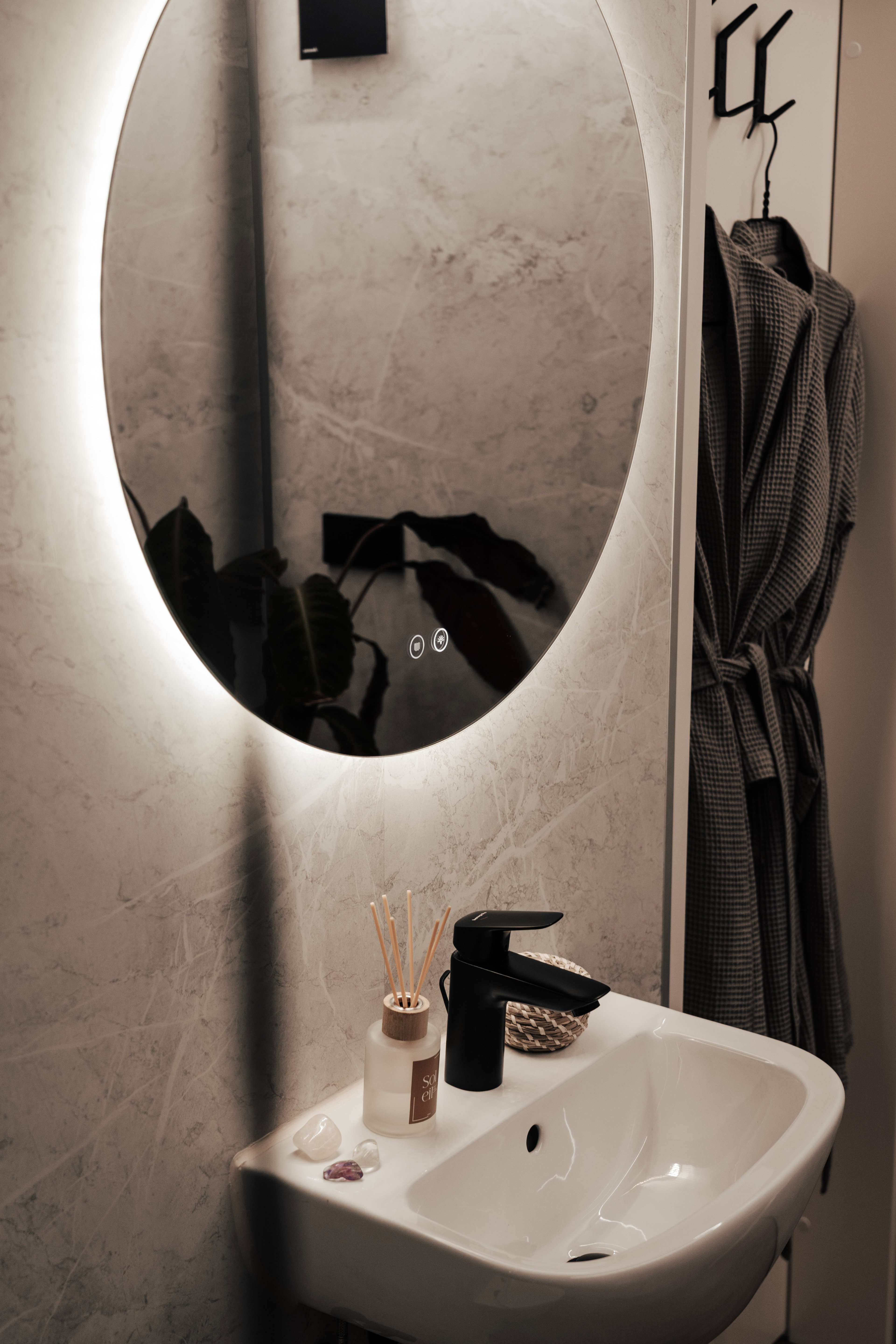 - image: 24