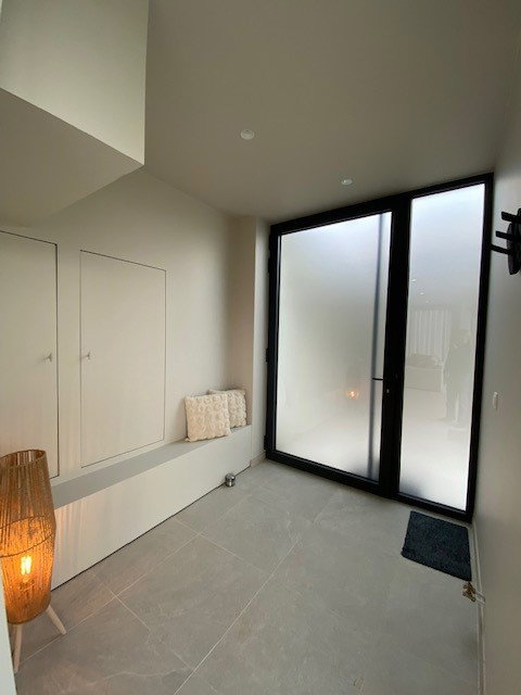 - image: 16