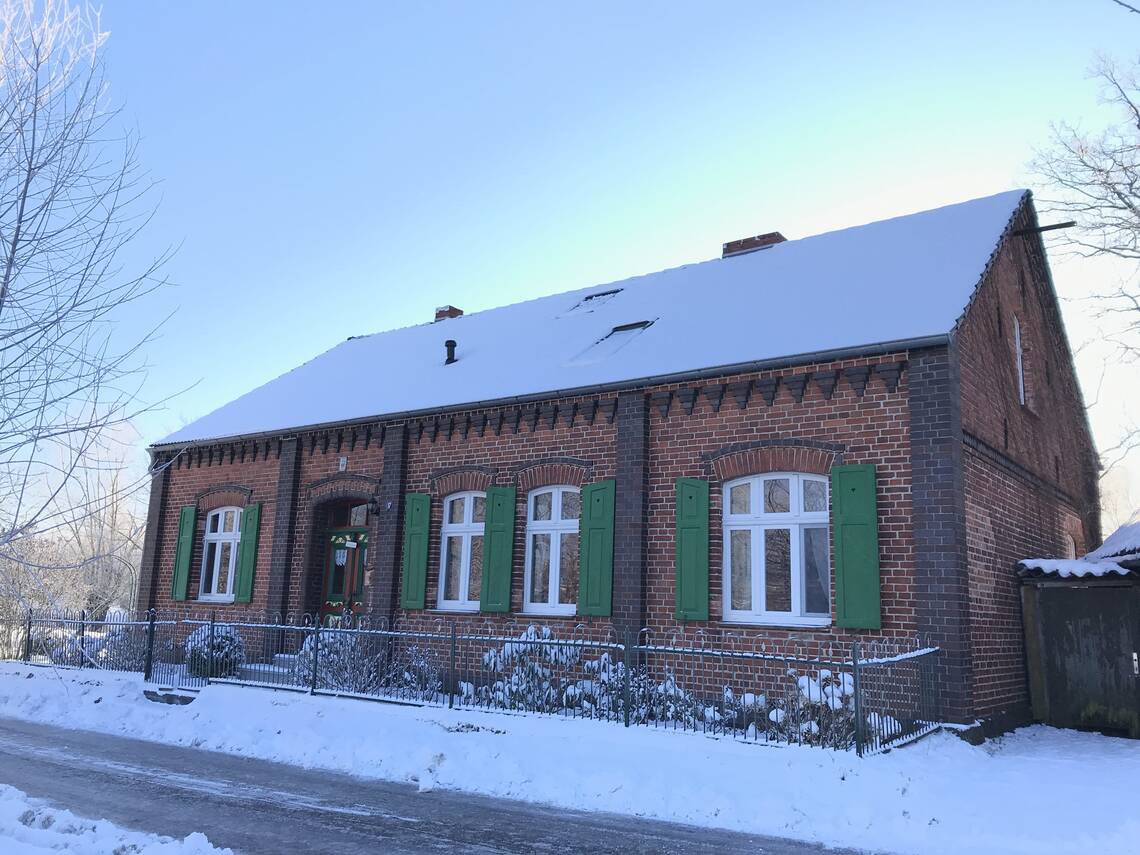 - image: 22