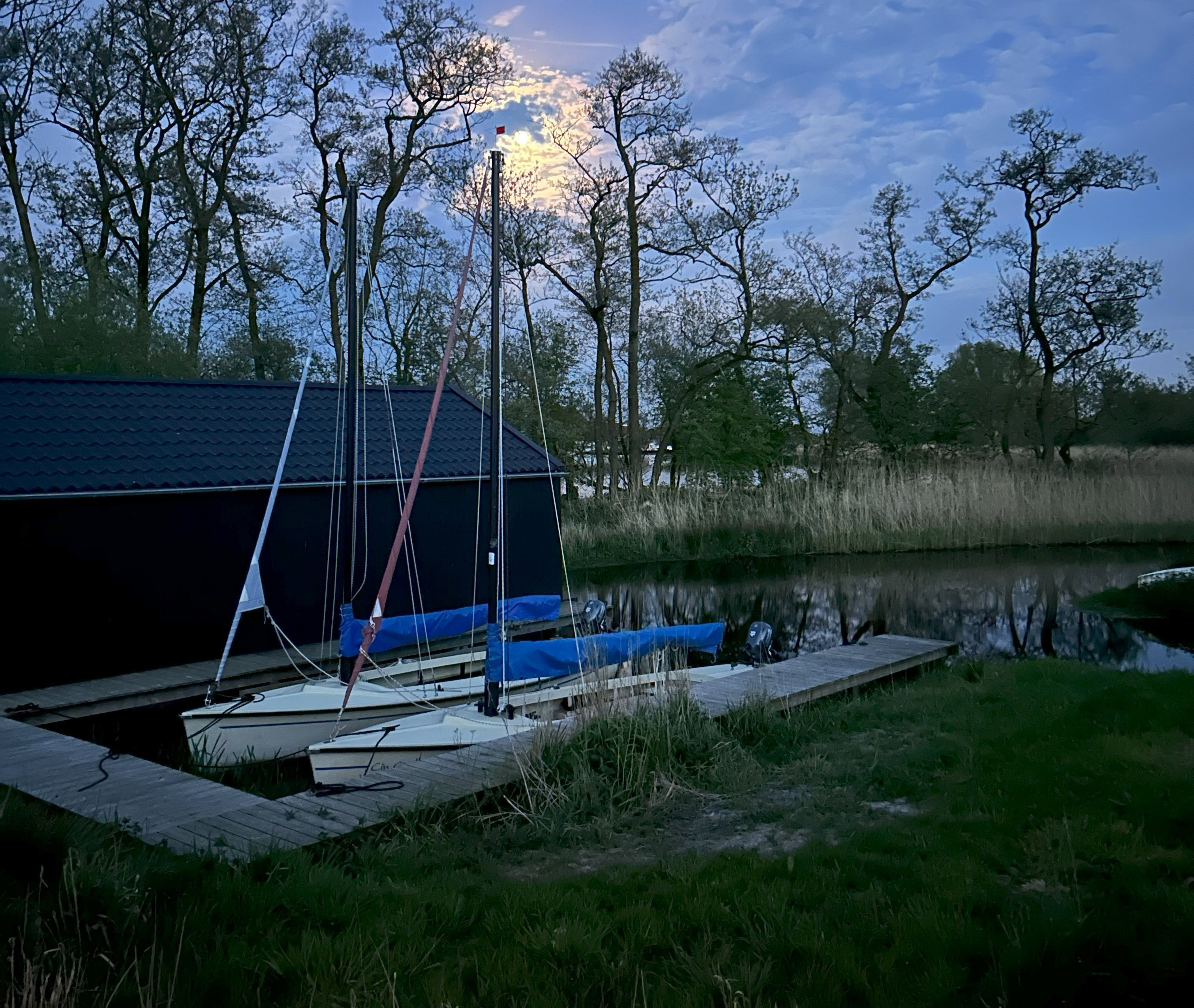 - image: 22