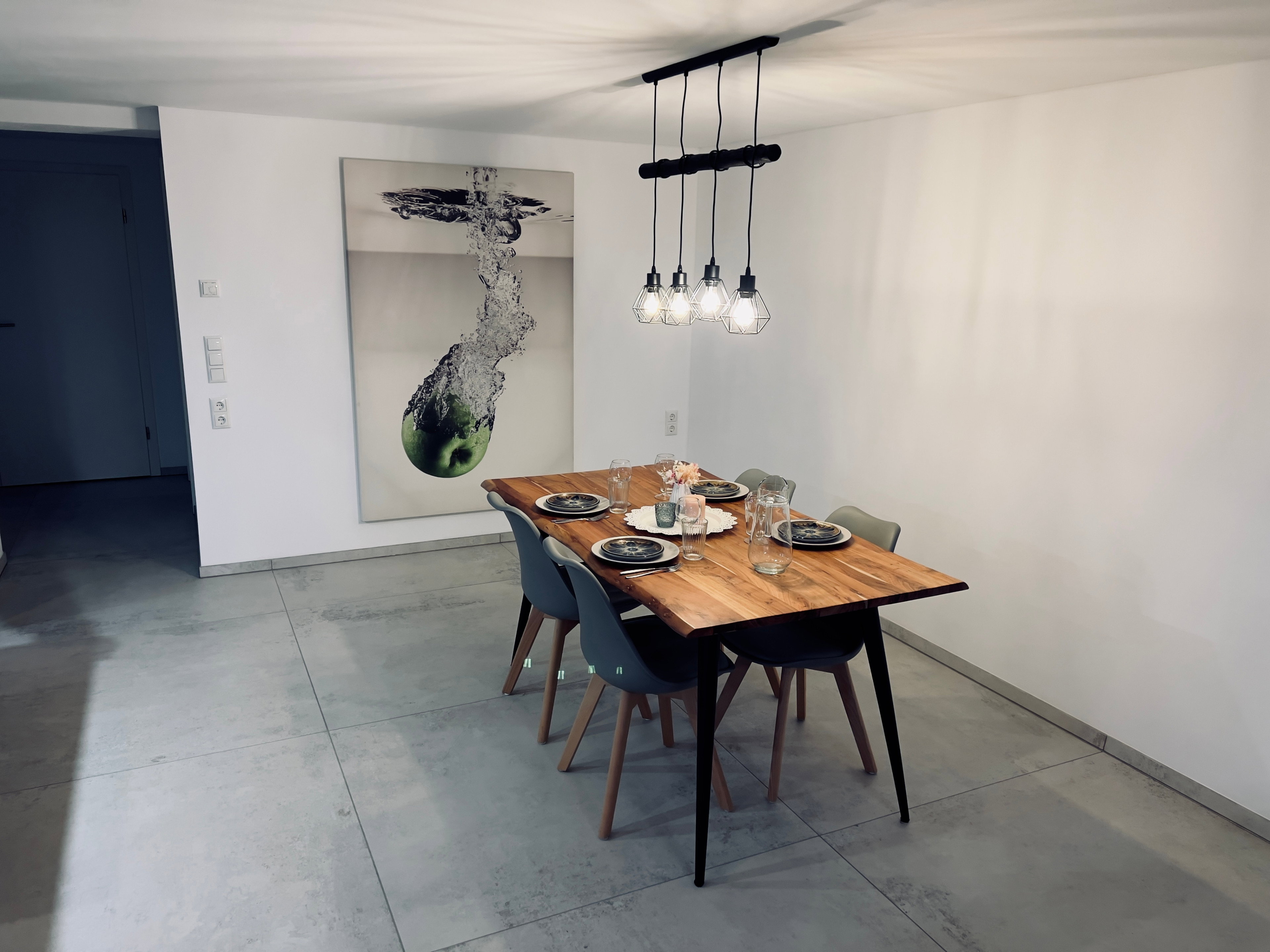 - image: 11