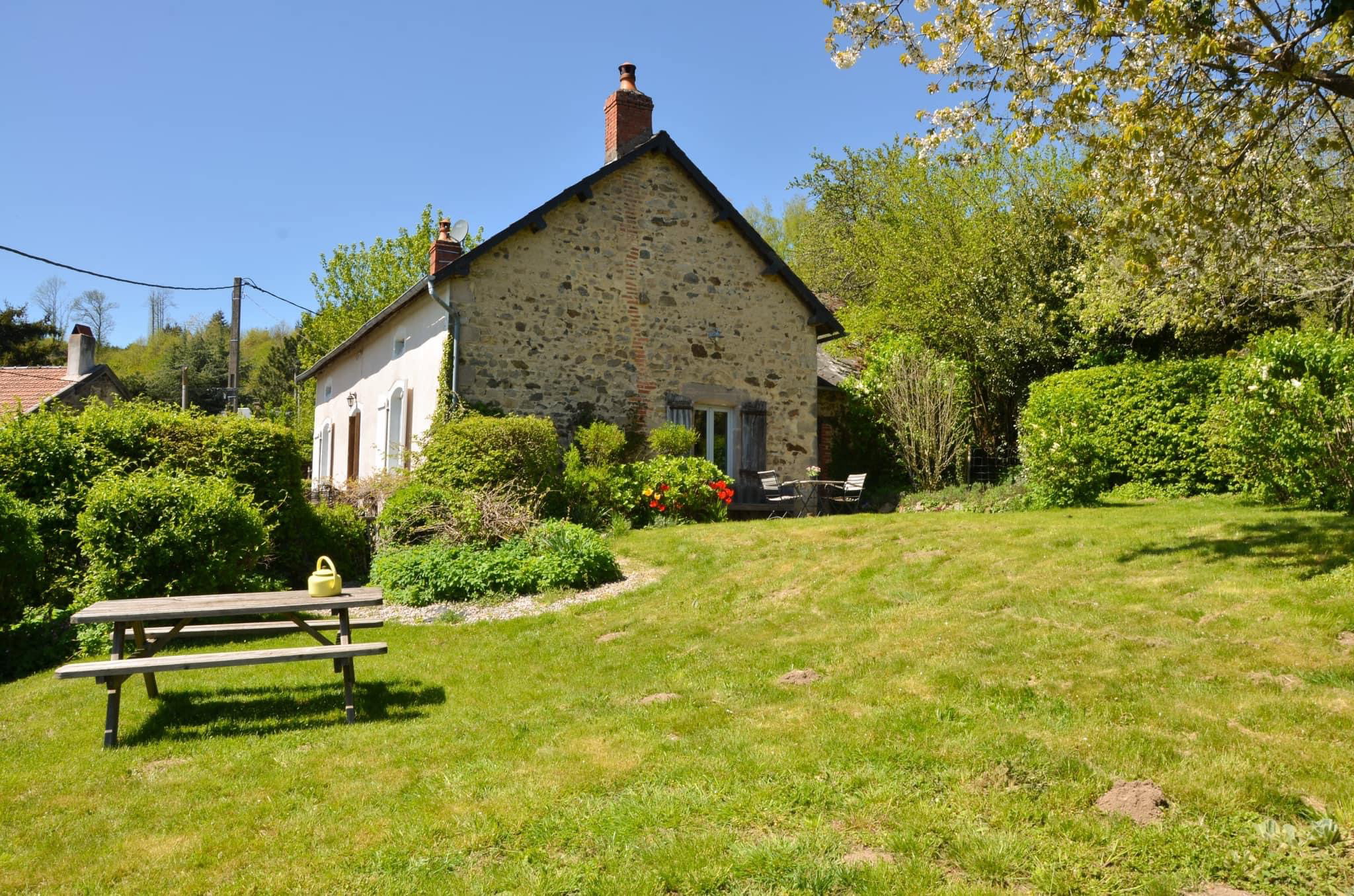 Nature house in Saint-Léger-sous-Beuvray