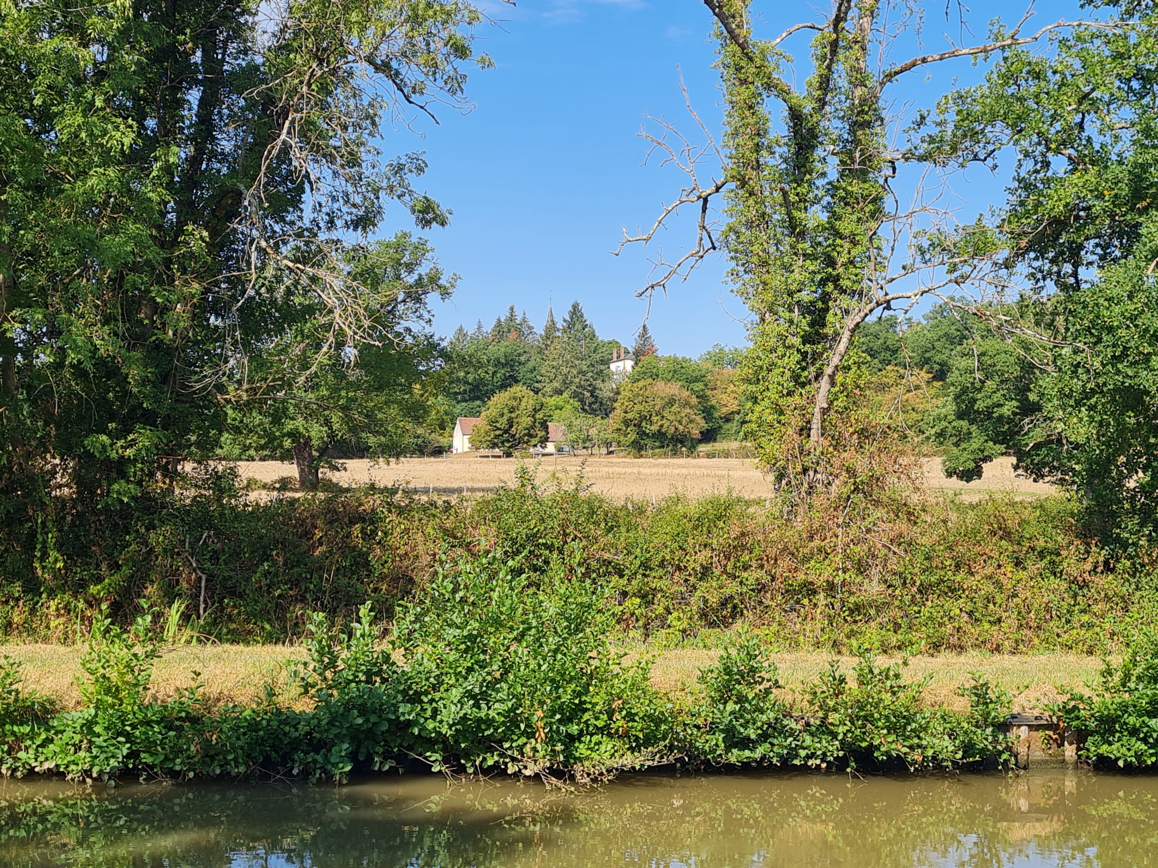 Nature house in Marigny sur Yonne / Marigny-sur-Yonne
