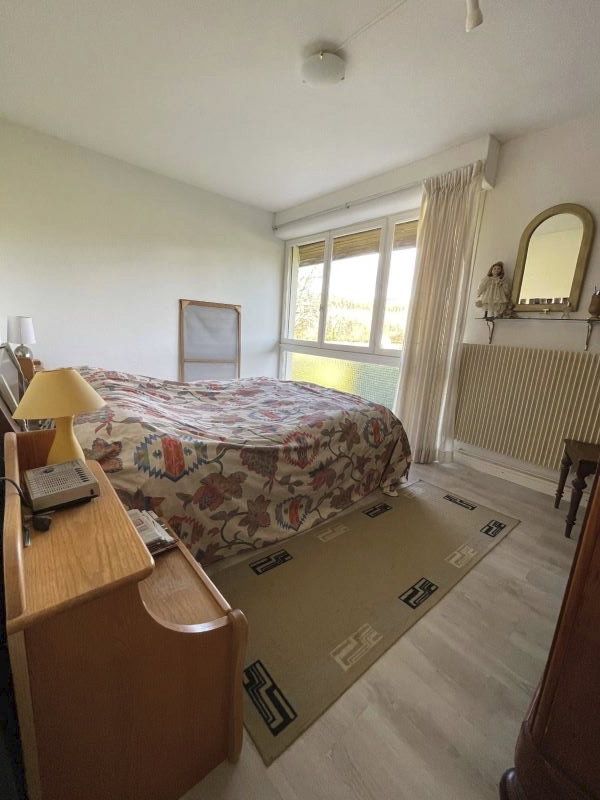 - image: 33
