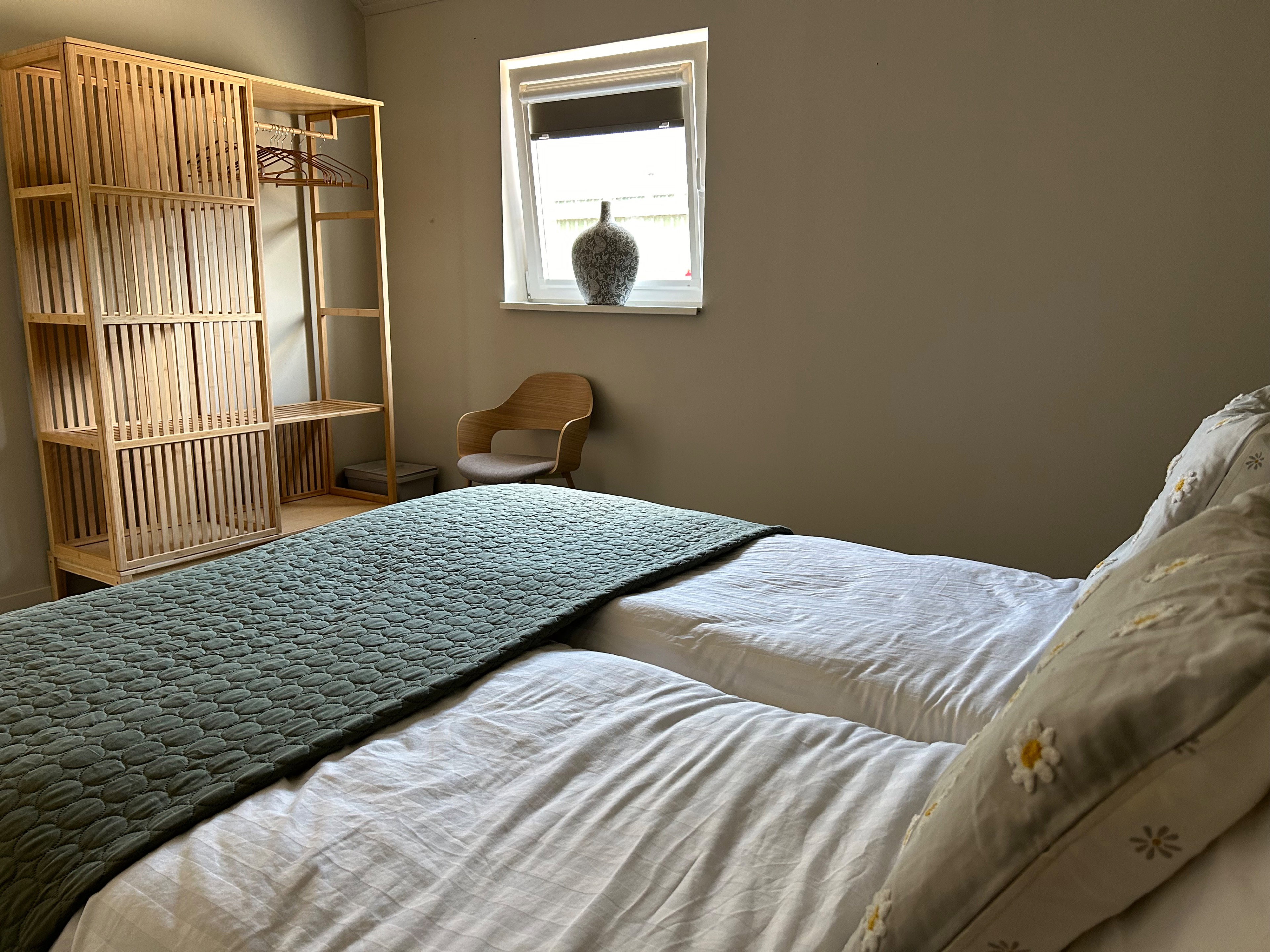 - image: 22