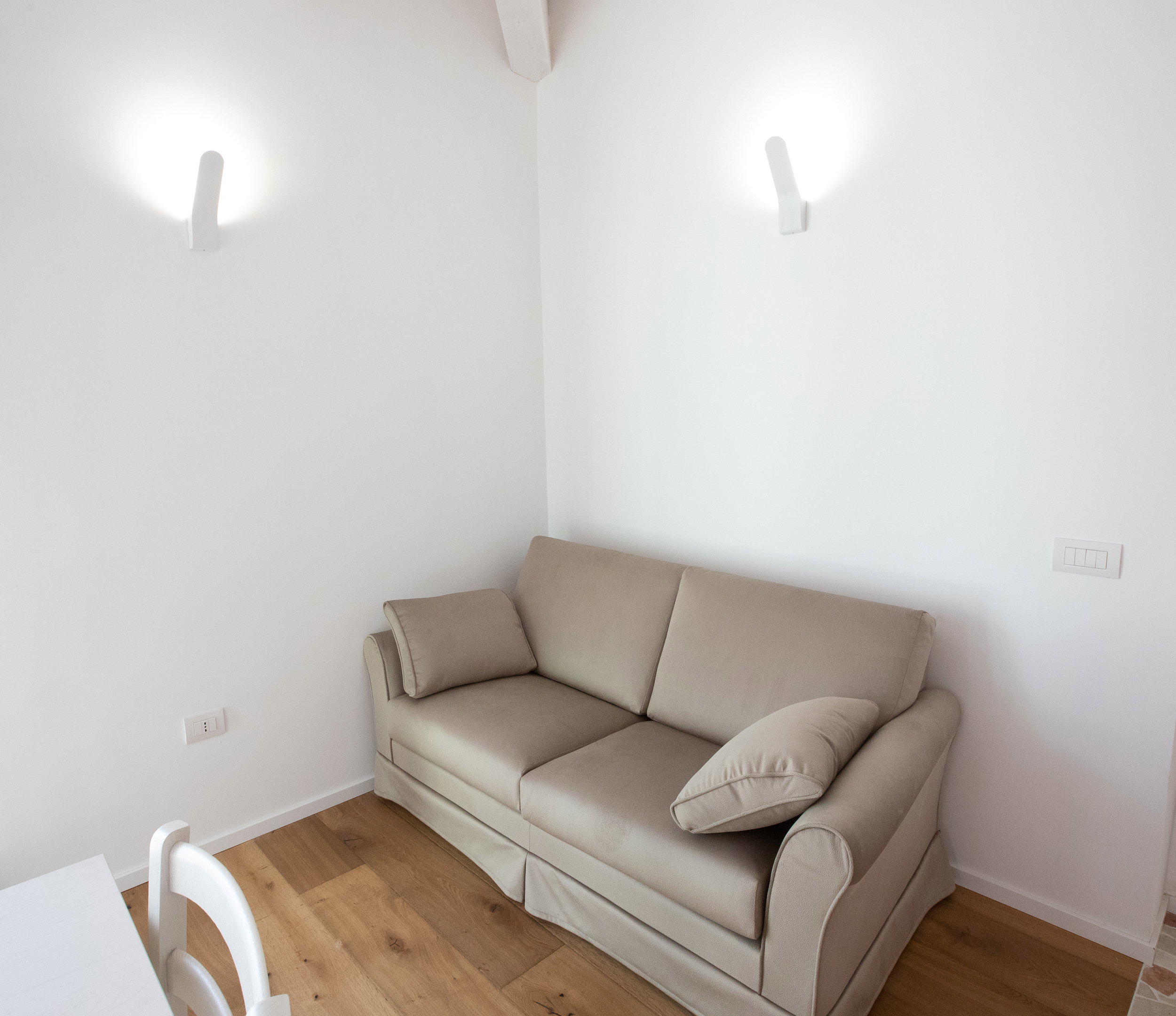 - image: 7
