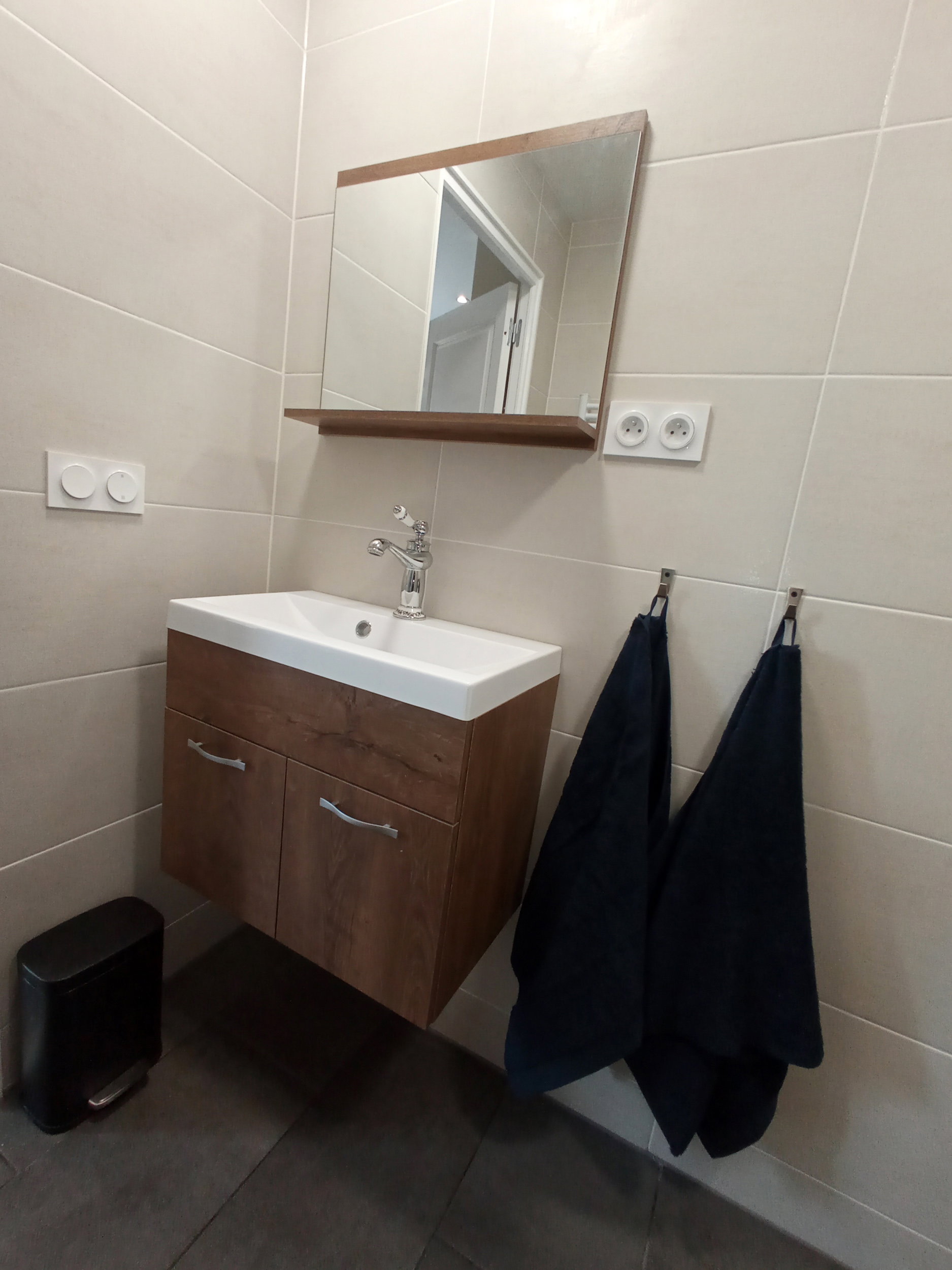 - image: 23