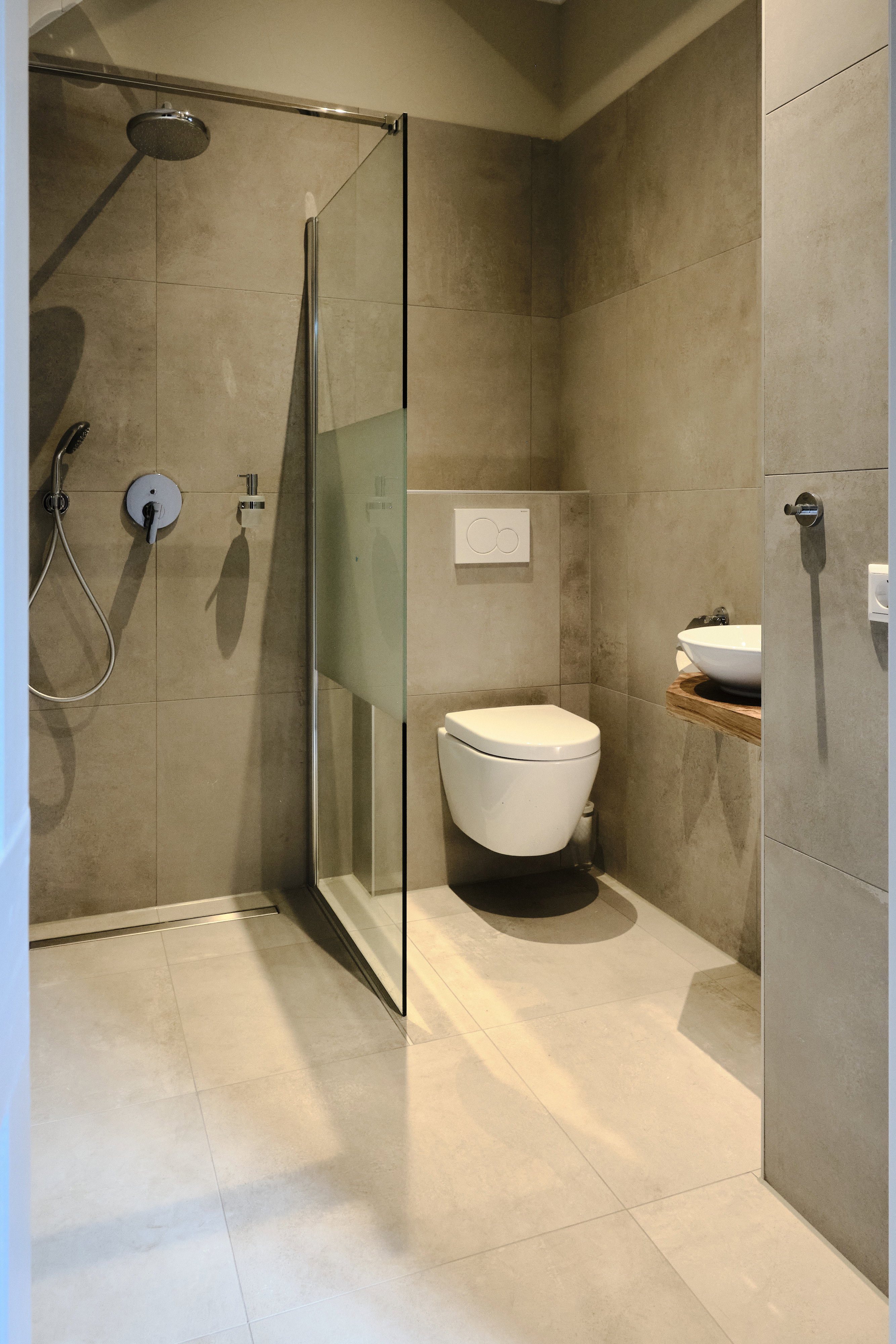 - image: 11