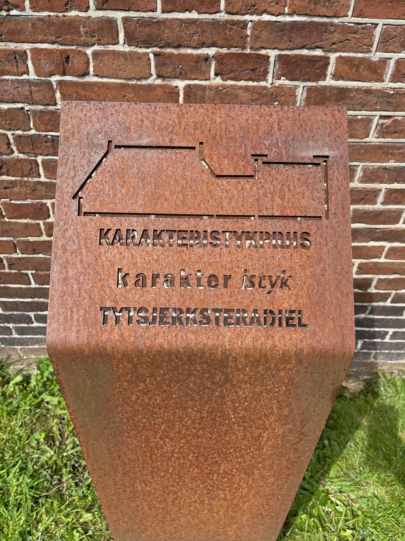 - image: 25
