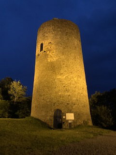 - image: 22