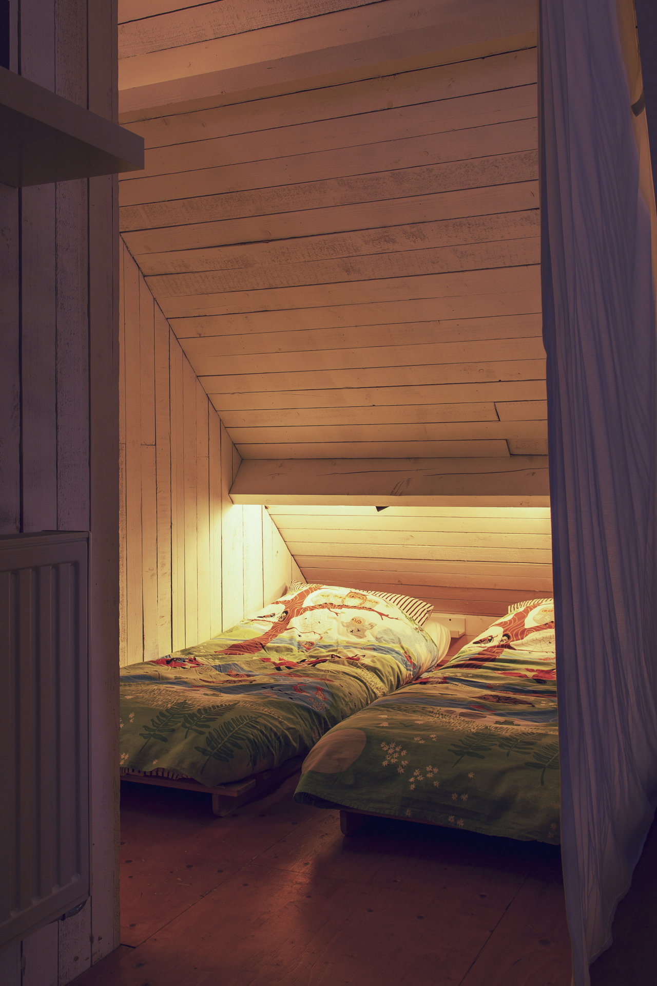 - image: 6