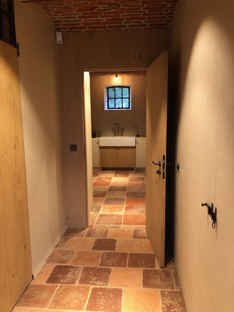 - image: 24