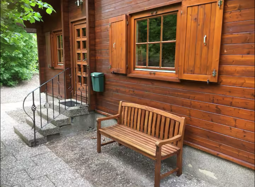 Naturhäuschen in Bromskirchen