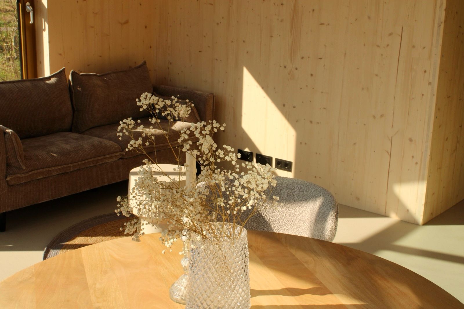 - image: 22